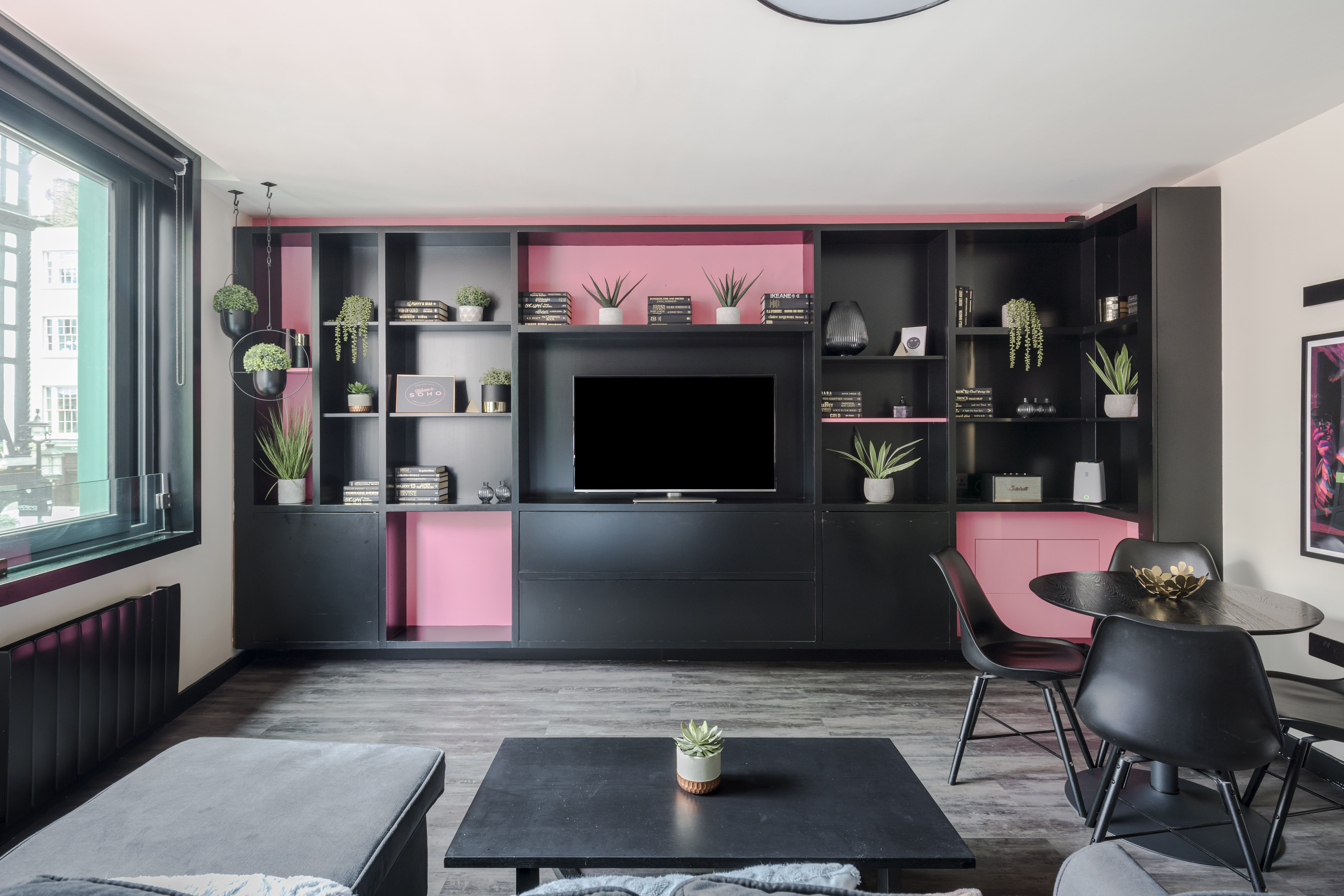 Apartment Carnaby London: Stylish 2-Bedroom Apartment Rental with Family-Friendly Features, The West End