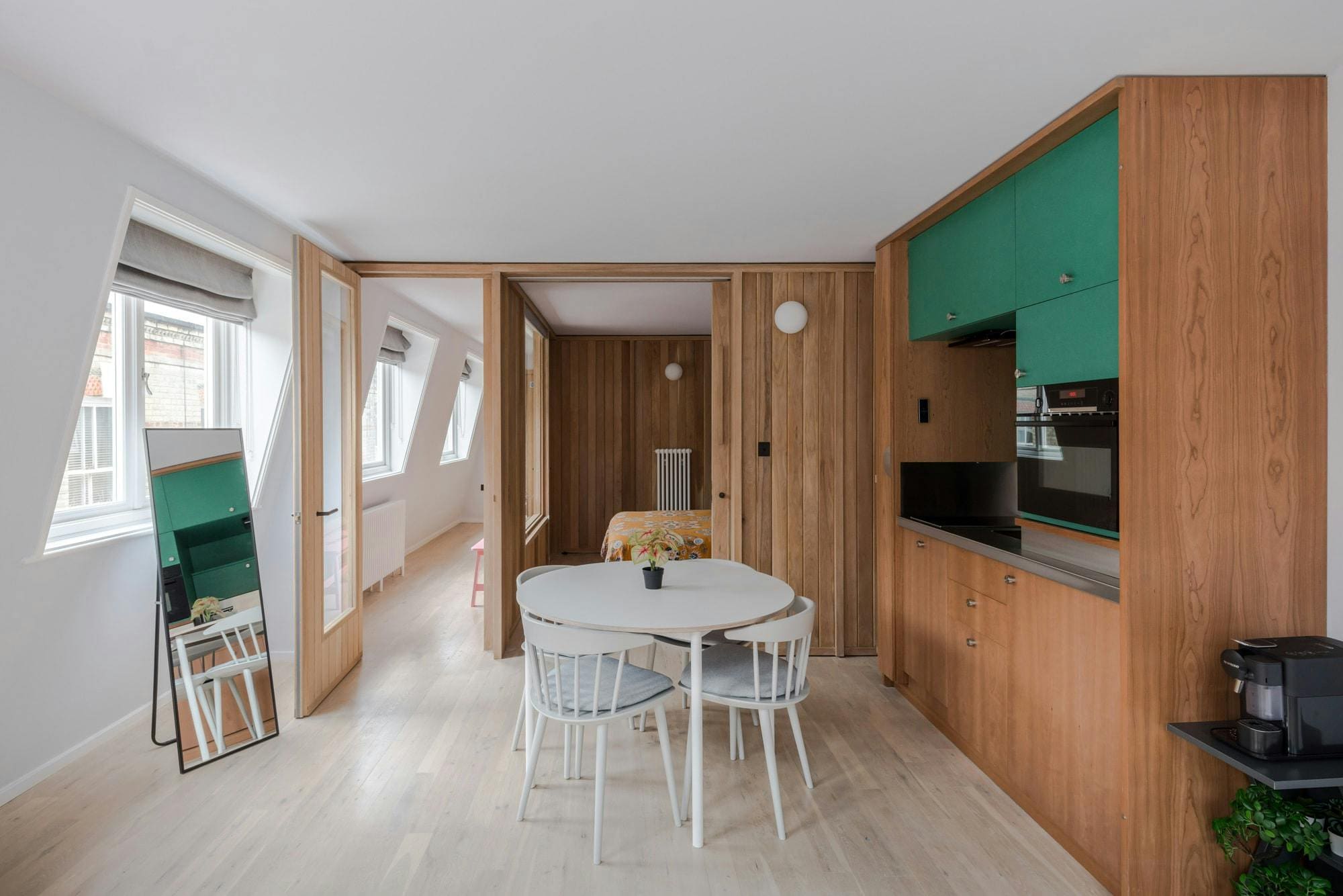 House Gloaming Berwick Soho: Stylish 1-Bedroom Apartment Rental with Air Conditioning in Soho London
