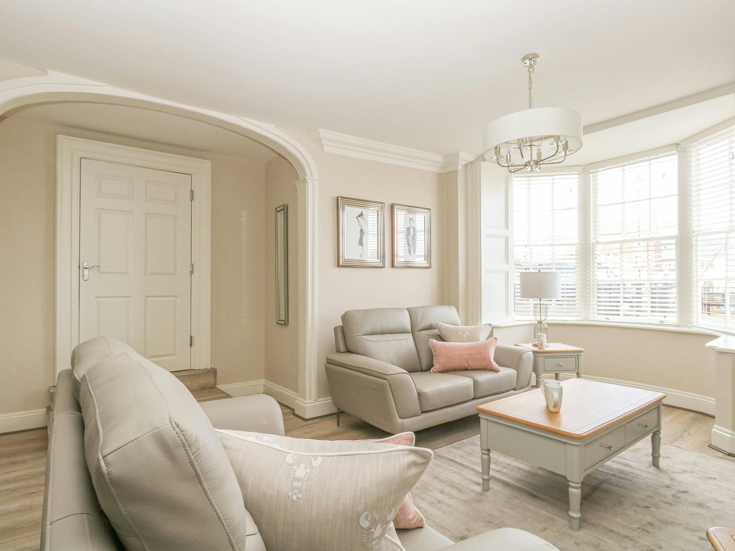 House Lysias Osmington Weymouth: Charming 2-Bedroom Apartment with Sea Views and Beach Nearby, Weymouth