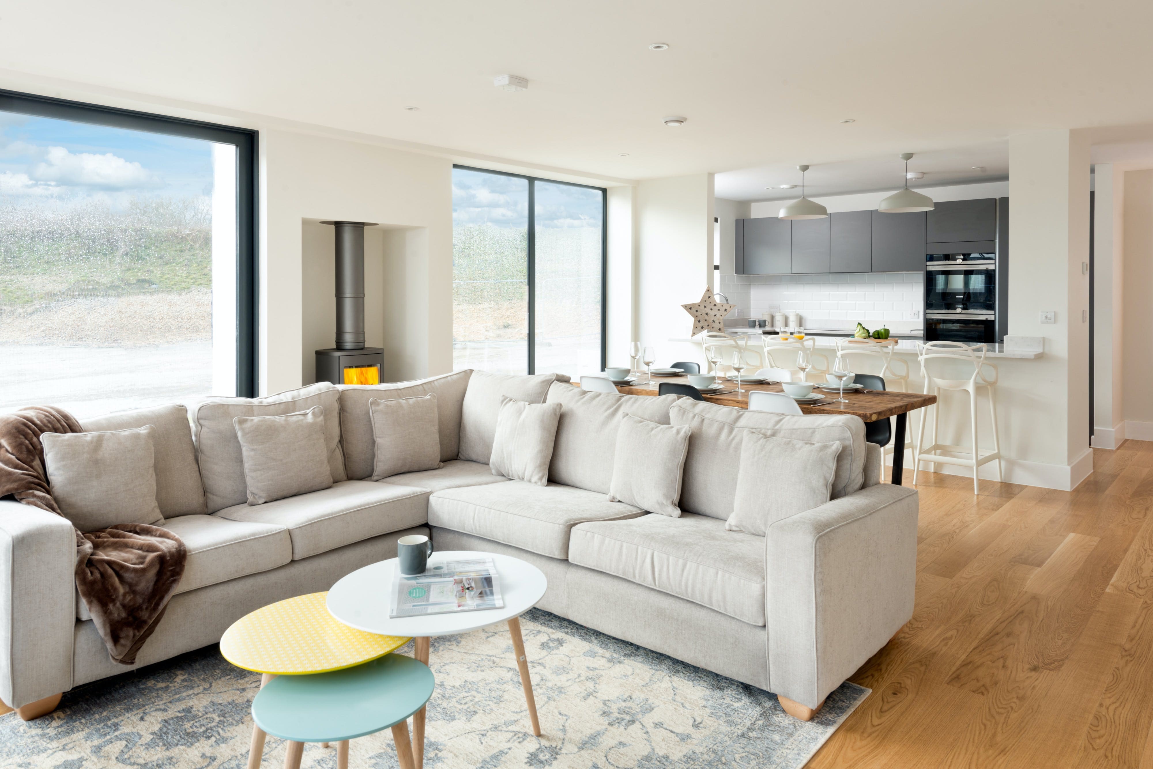 Apartment Chesil Weymouth: Spacious 4-Bedroom Apartment Rental with Pool and Tennis Court, Weymouth
