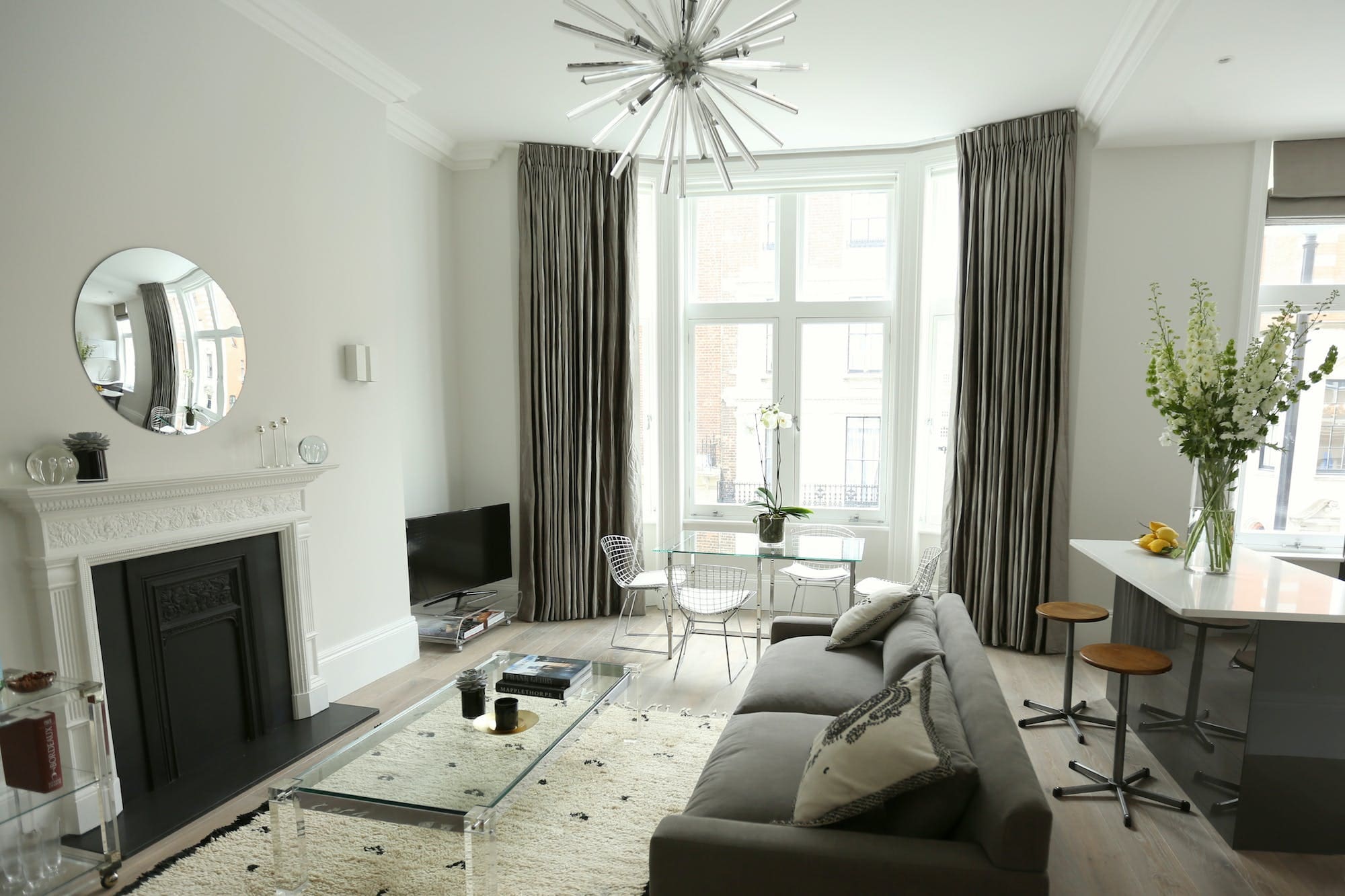 House Helm Regent Marylebone: Elegant 1-Bedroom Apartment Rental with Family-Friendly Features, Marylebone London