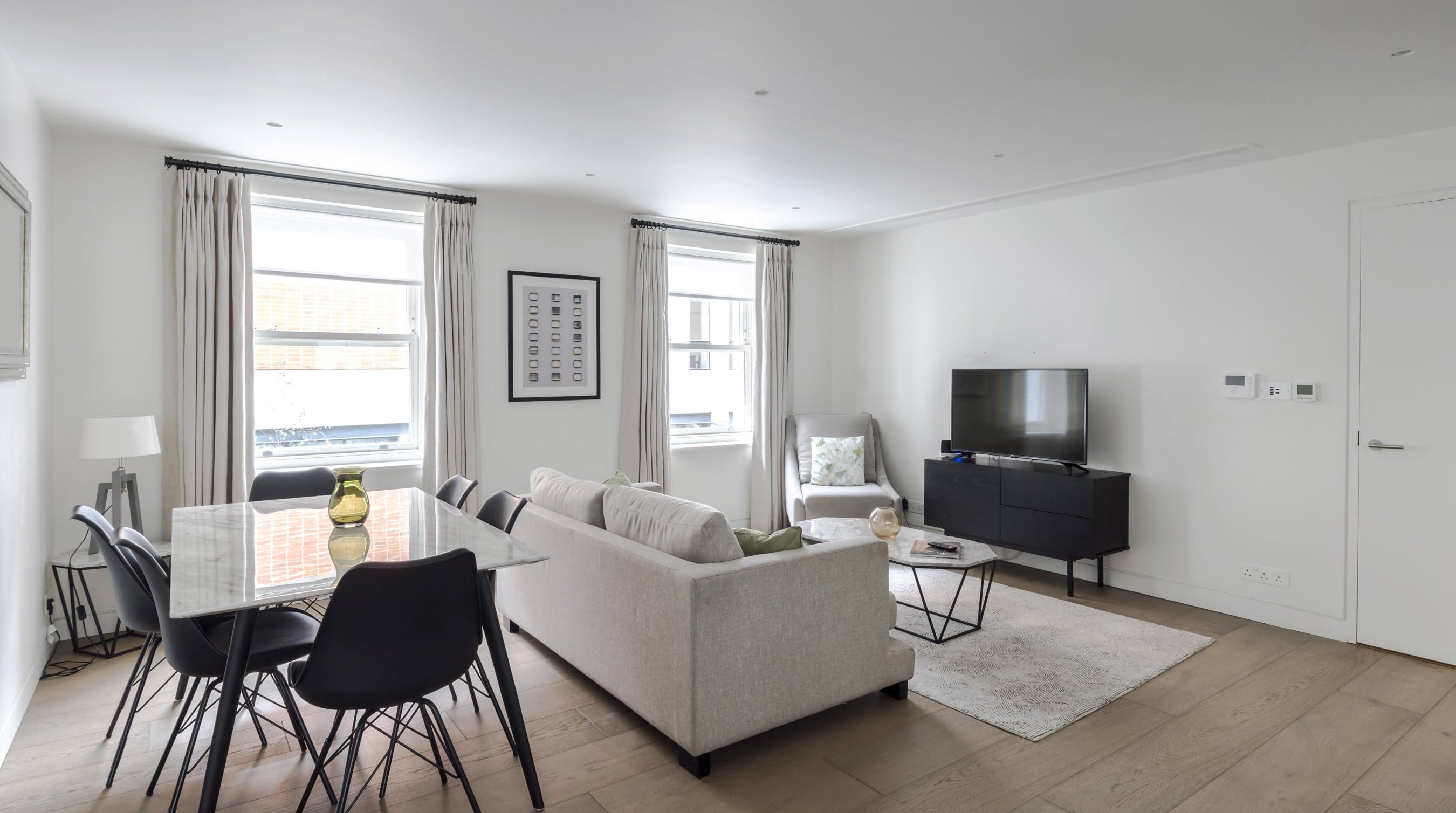 House Gloaming Regent Marylebone: Luxury 2-Bedroom Family-Friendly Apartment Rental in Marylebone, London