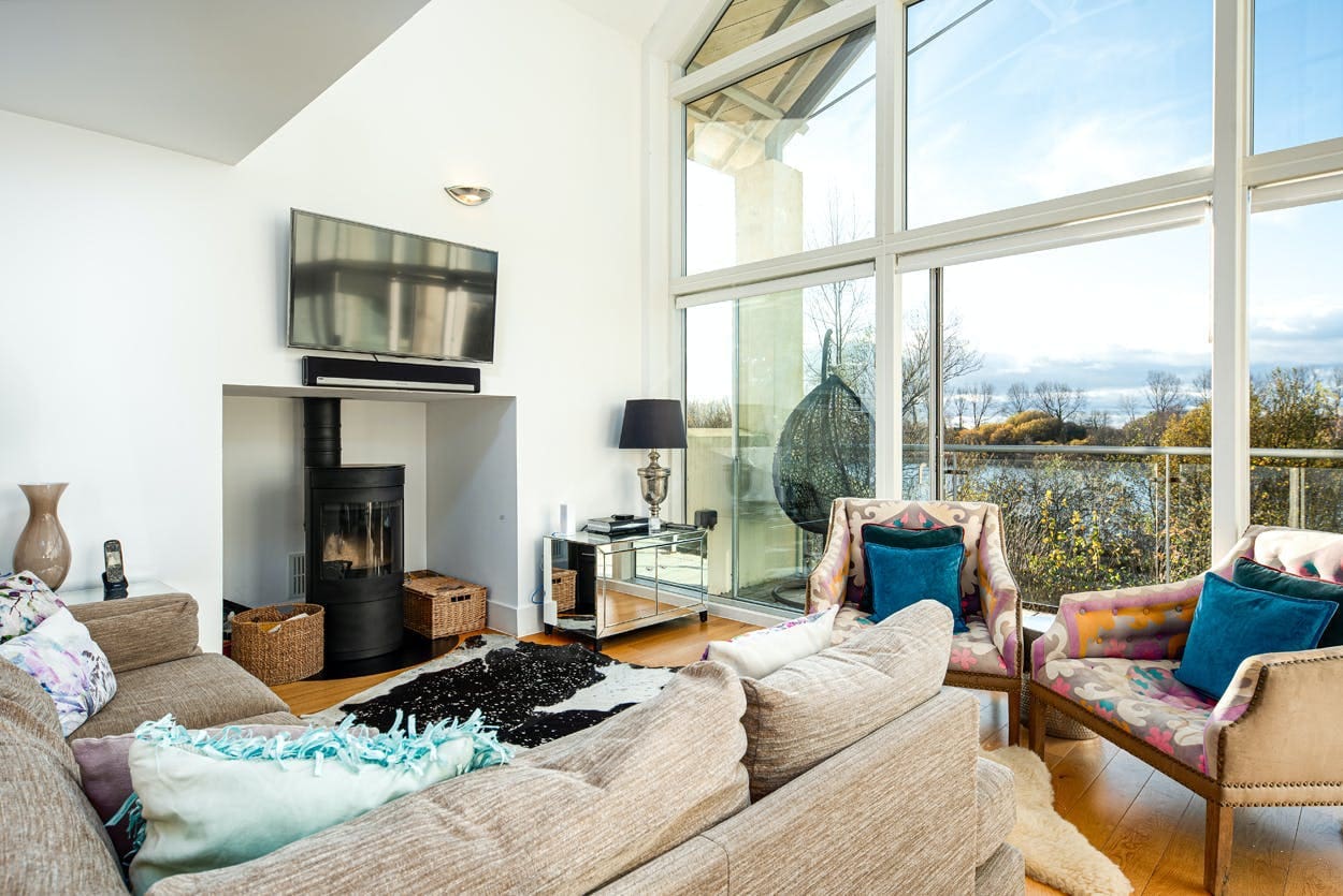 Apartment Cirencester Watermead: 4-Bedroom Apartment with Swimming Pool and Lake Views, Cirencester