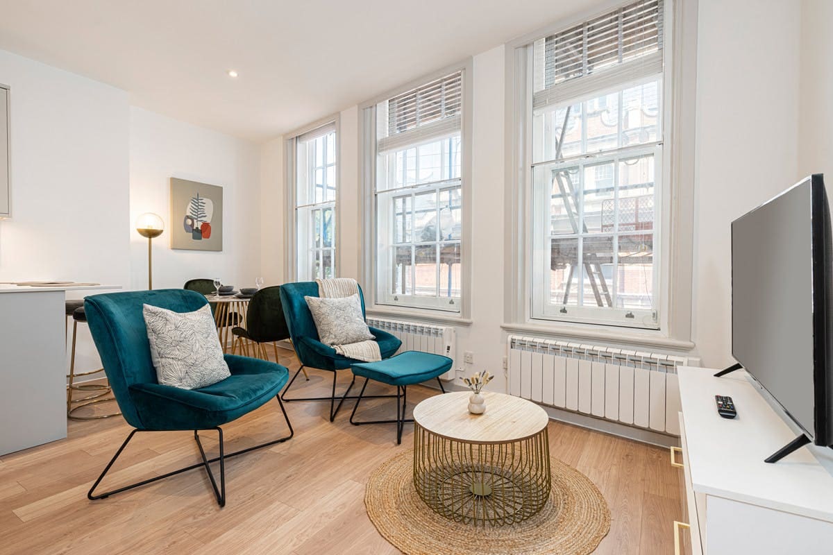 Apartment Covent Garden London: Chic 1-Bedroom Apartment Rental with Family-Friendly Features, The West End