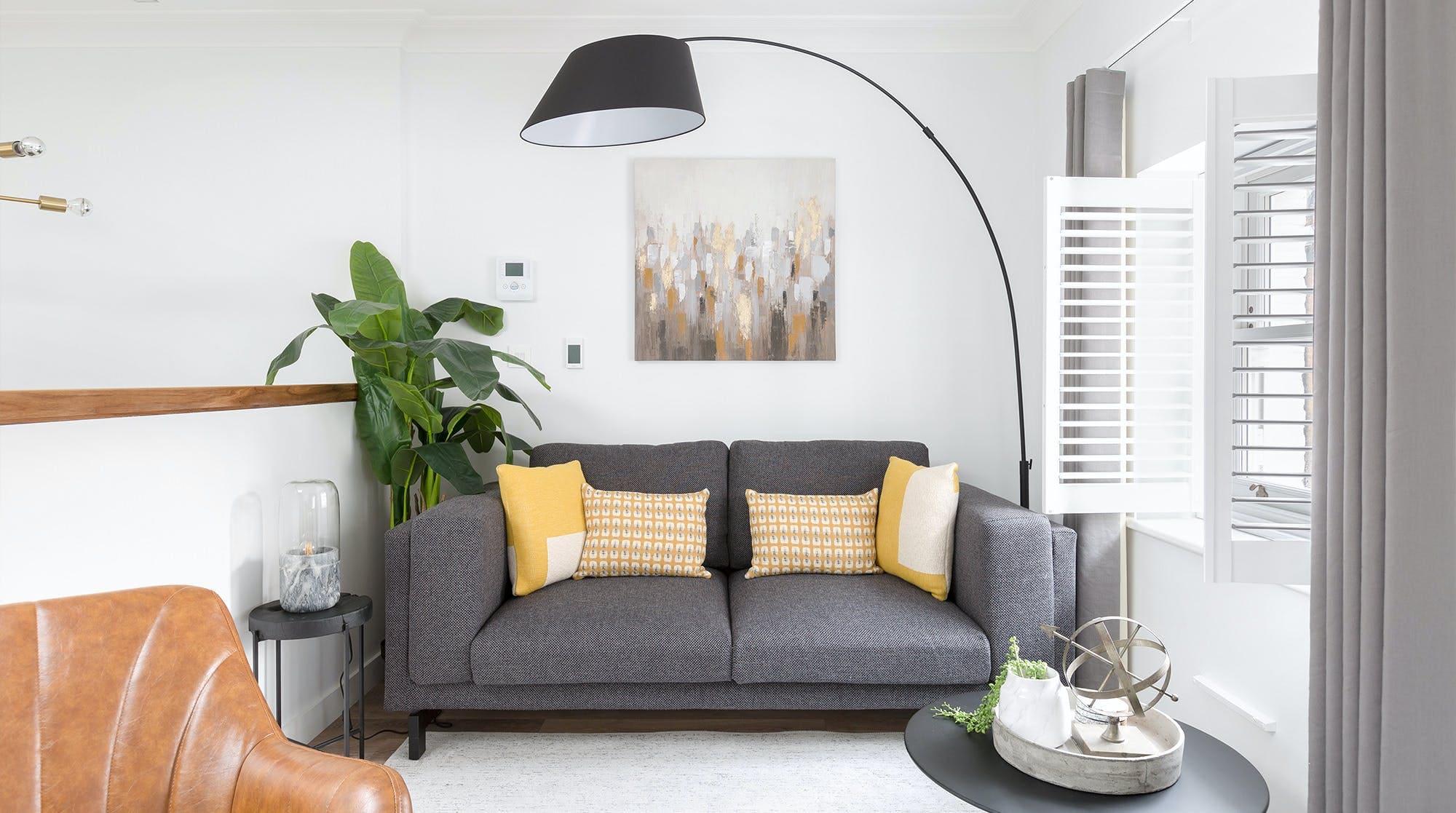 House Helm Berkeley Square Mayfair: Luxury 2-Bedroom Apartment with Air Conditioning in Mayfair London
