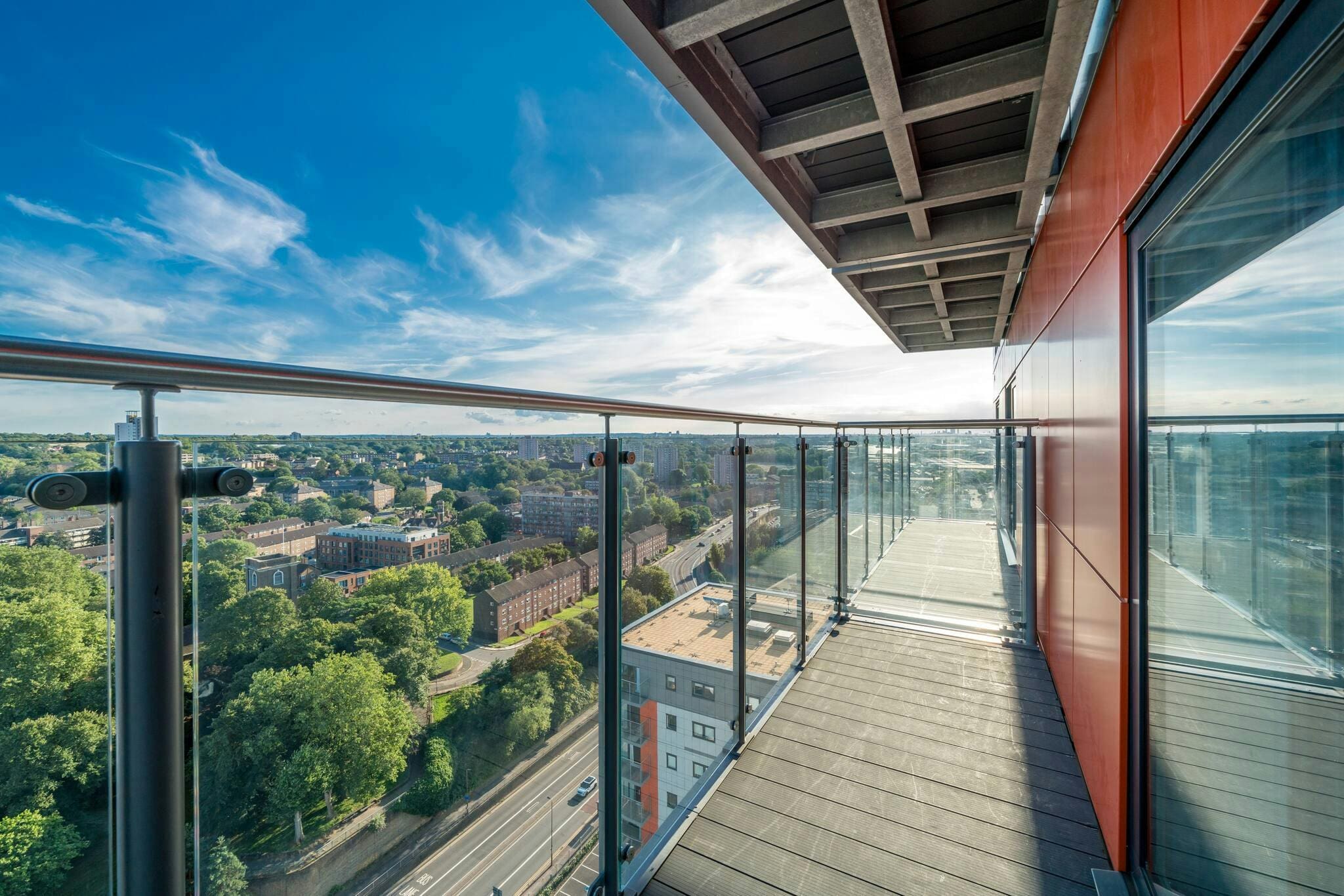 Apartment Dockyard Woolwich: Stylish 2-Bedroom Apartment Rental with River Views, Woolwich London