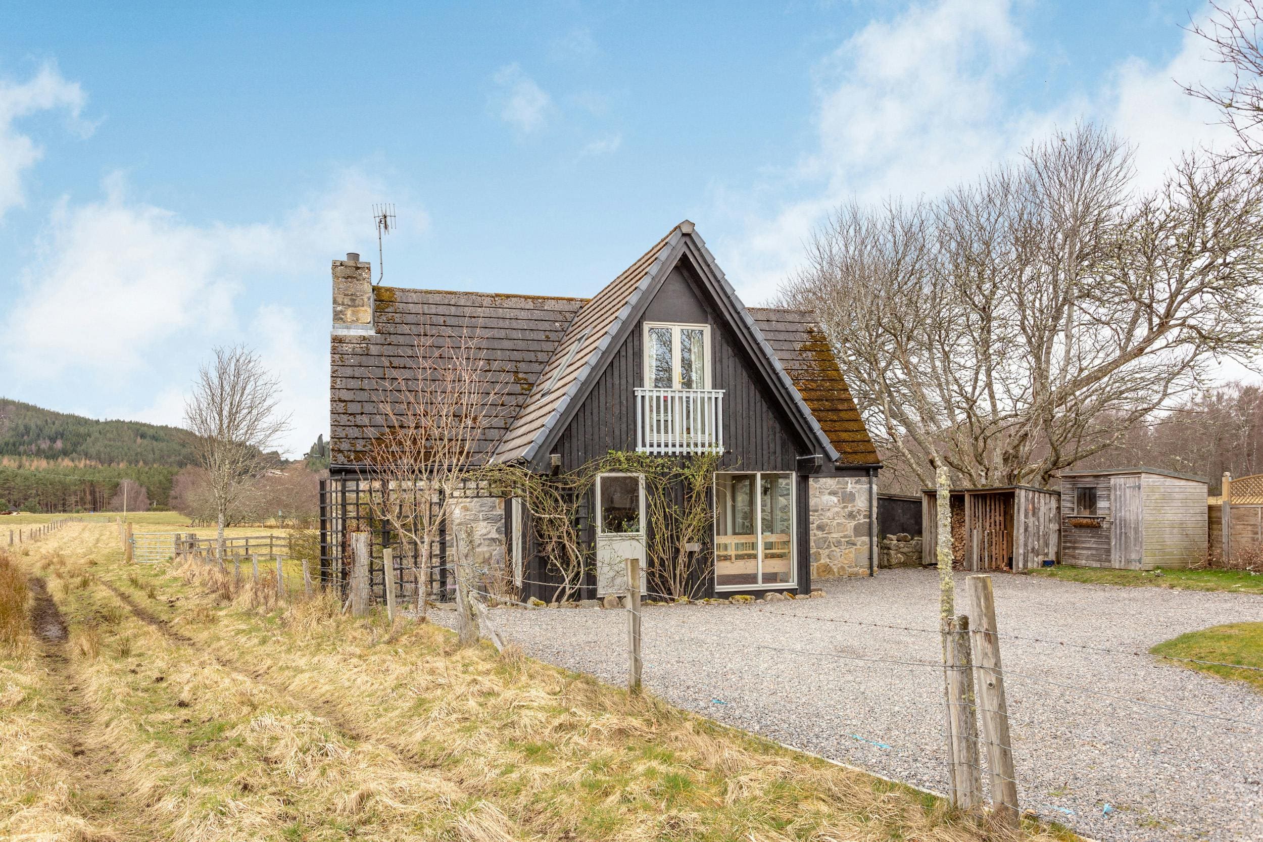 Apartment Feshie Highland: Spacious 3-Bedroom Apartment Rental with Countryside Views, Highland