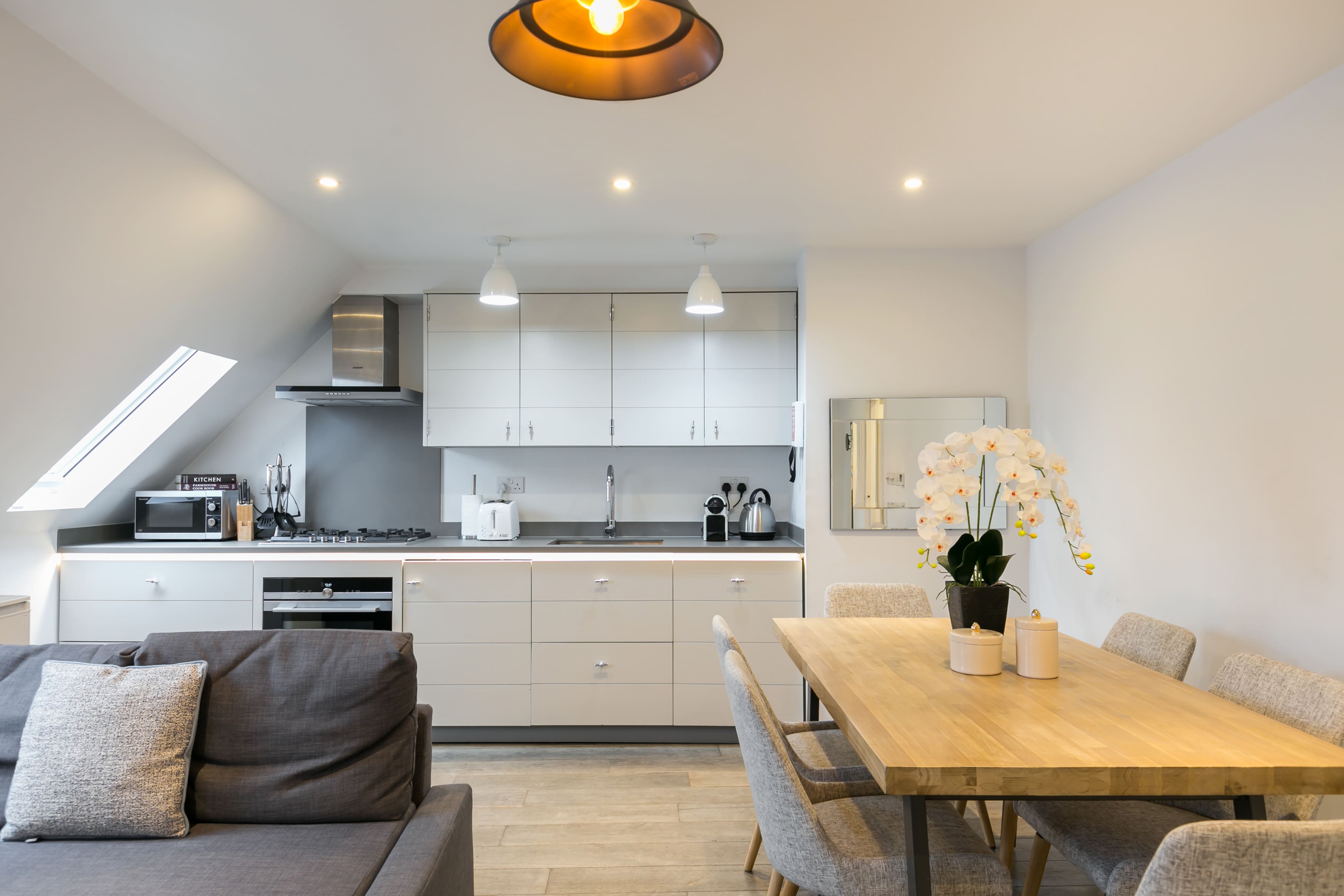 House Helm Charlotte Fitzrovia: Charming 2-Bedroom Family-Friendly Apartment Rental Fitzrovia London