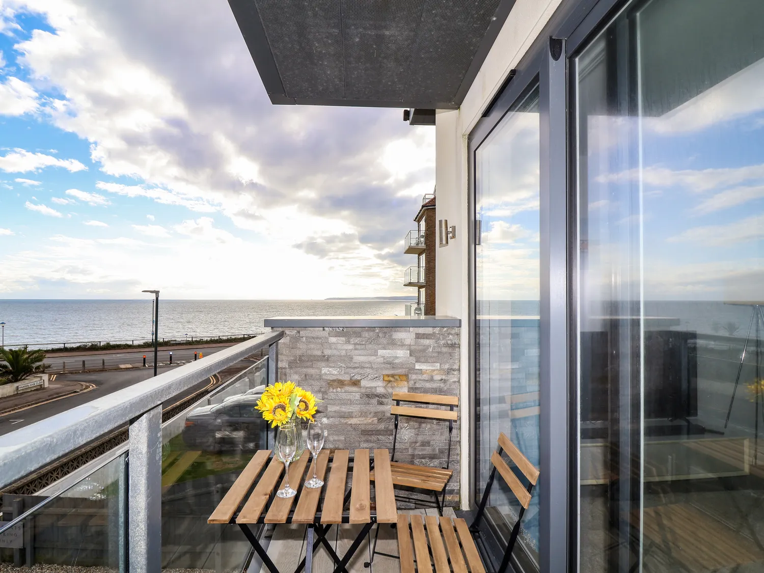 Apartment Hengist Christchurch: Chic 2-Bedroom Apartment with Sea Views in Christchurch Dorset
