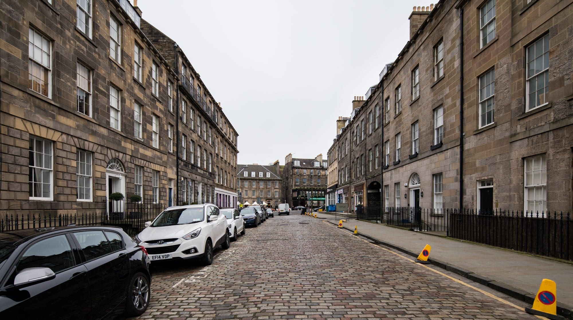 Apartment Hermitage Hillside: Stylish 3-Bedroom Apartment with Seaview and Family-Friendly Features, Edinburgh Hillside
