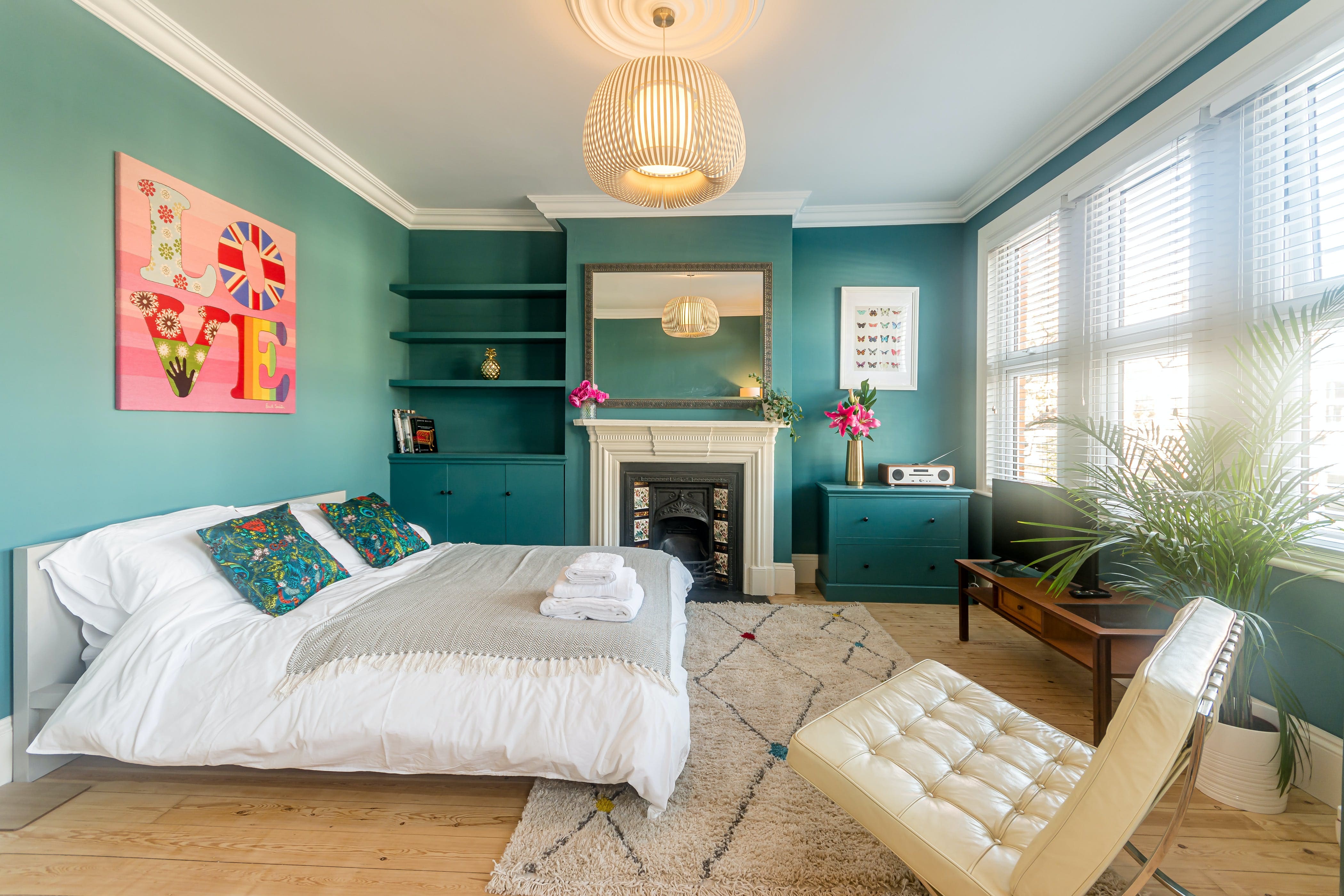 Apartment Hornsey Crouch End: Stylish 3-Bedroom Apartment Rental with Balcony, Family-Friendly, Crouch End London