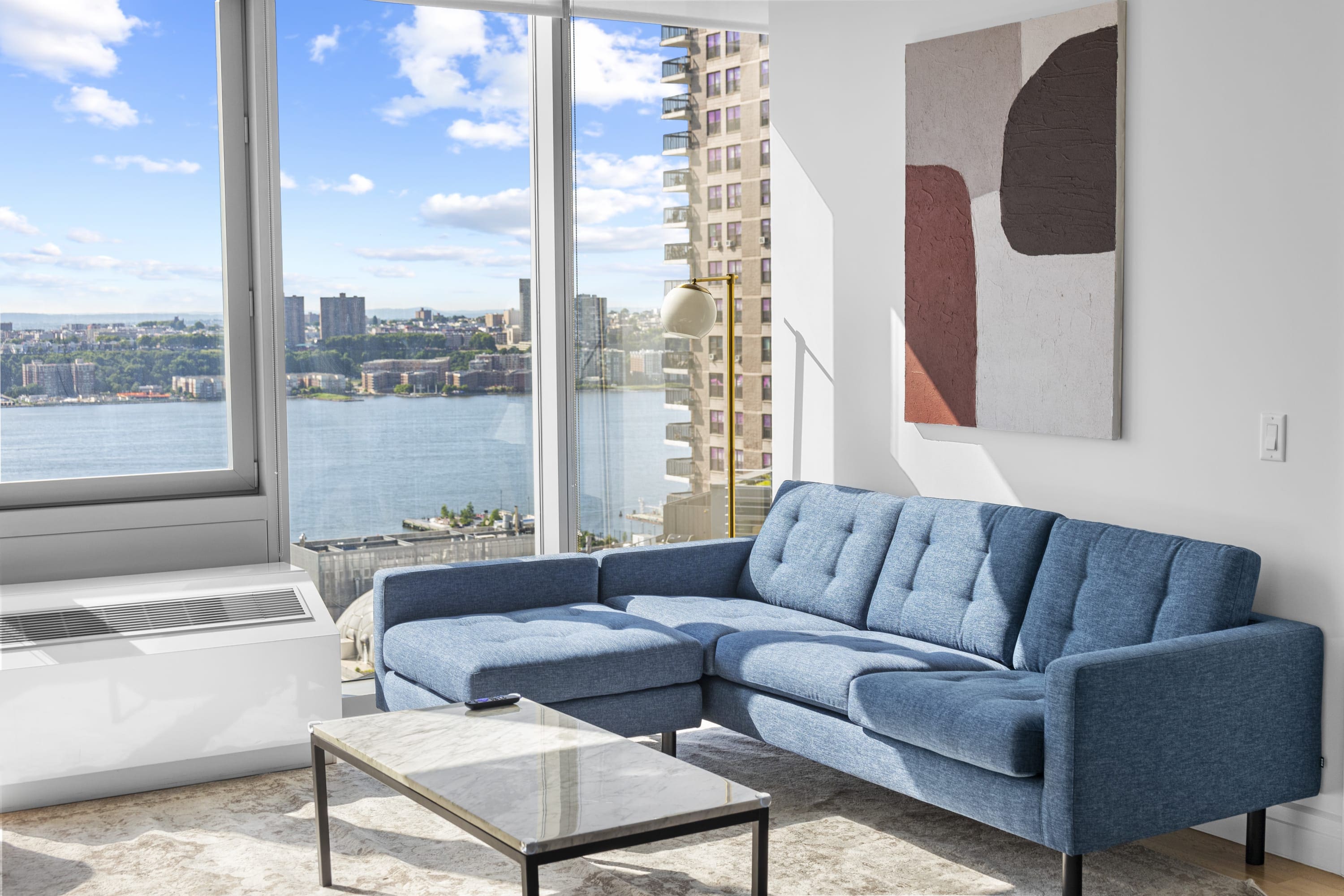 Apartment Hudson Hell’s Kitchen: Modern 2-Bedroom Apartment with Pool and Gym, Hell’s Kitchen