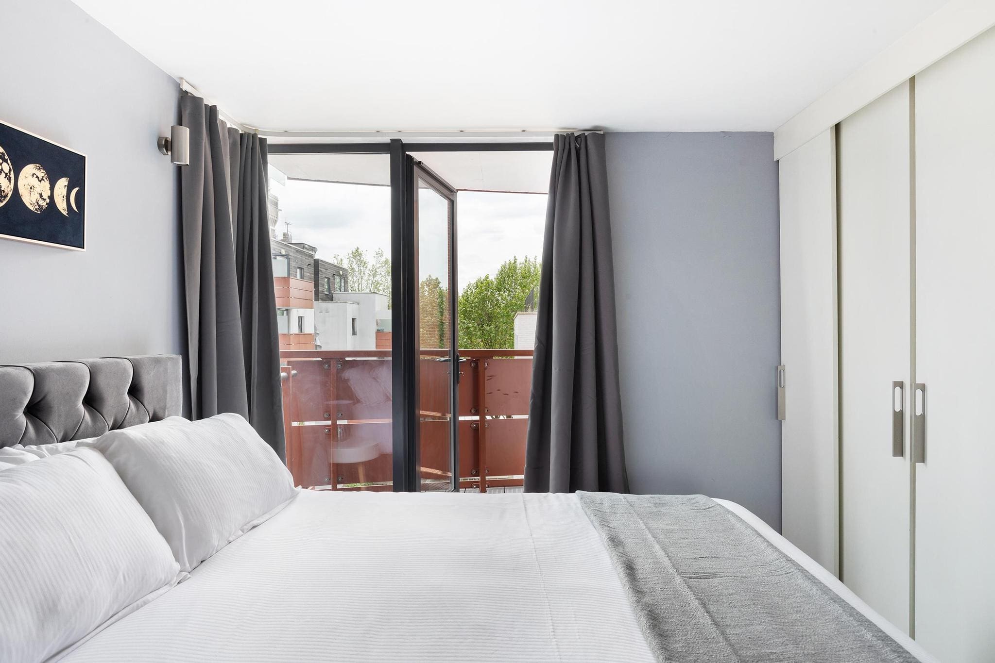 Apartment Kensal Ladbroke Grove: Stylish 2-Bedroom Apartment Rental with Balcony in Ladbroke Grove, London