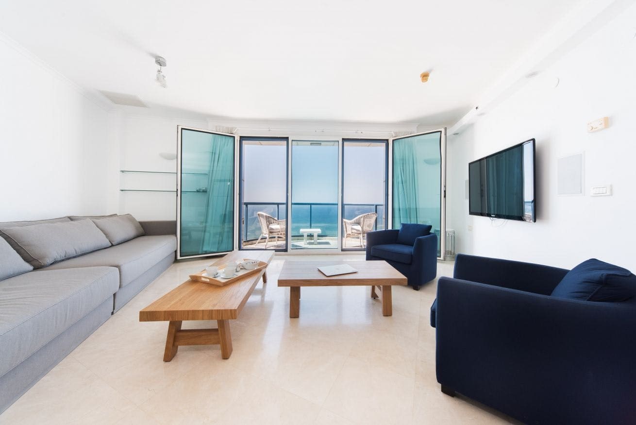 Apartment Kerem Yam Tel Aviv: Stylish 1-Bedroom Apartment with Sea View and Sauna in Kerem Hateimanim