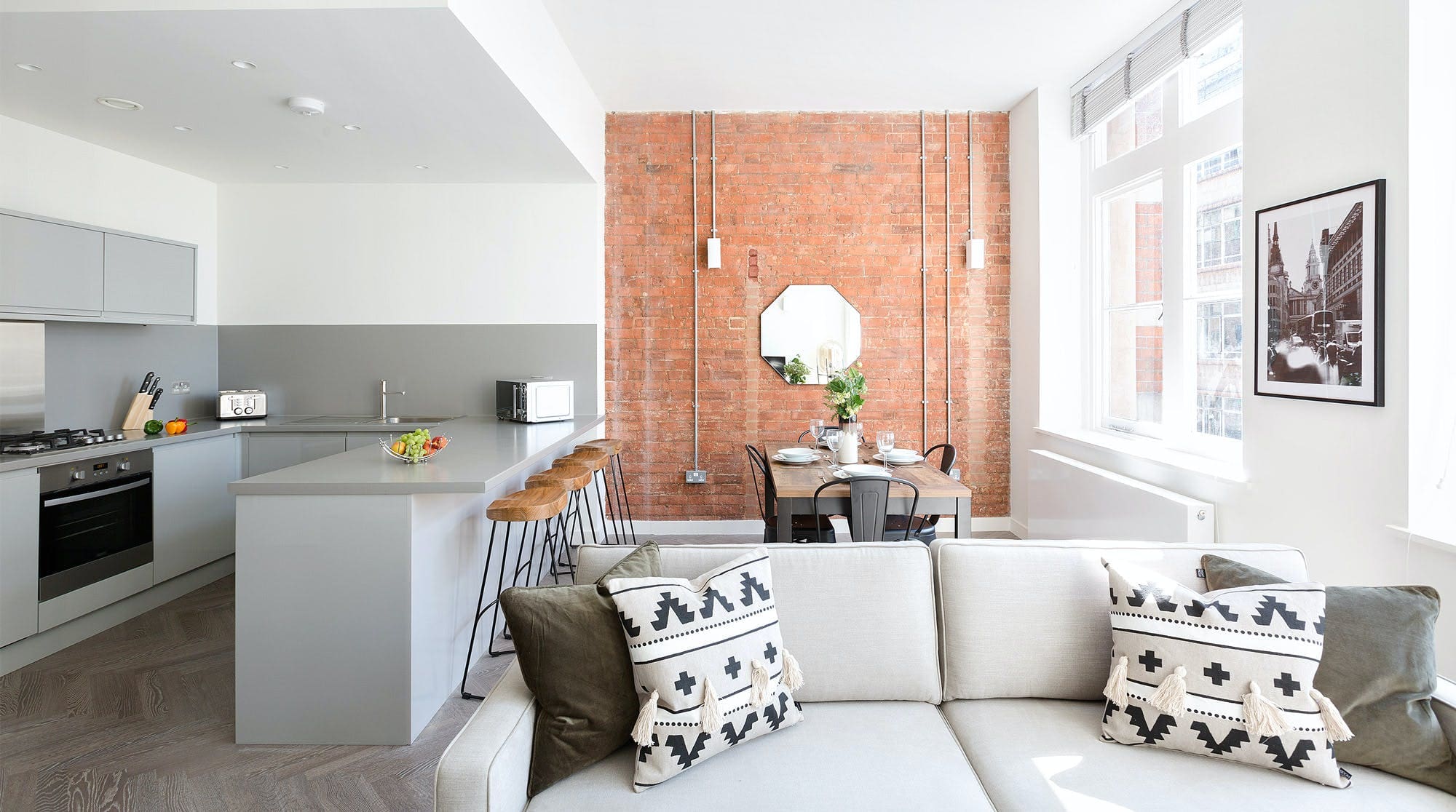 Apartment Lipton Stlukes: Stylish 2-Bedroom Apartment Rental with Family-Friendly Features in St. Luke’s, London