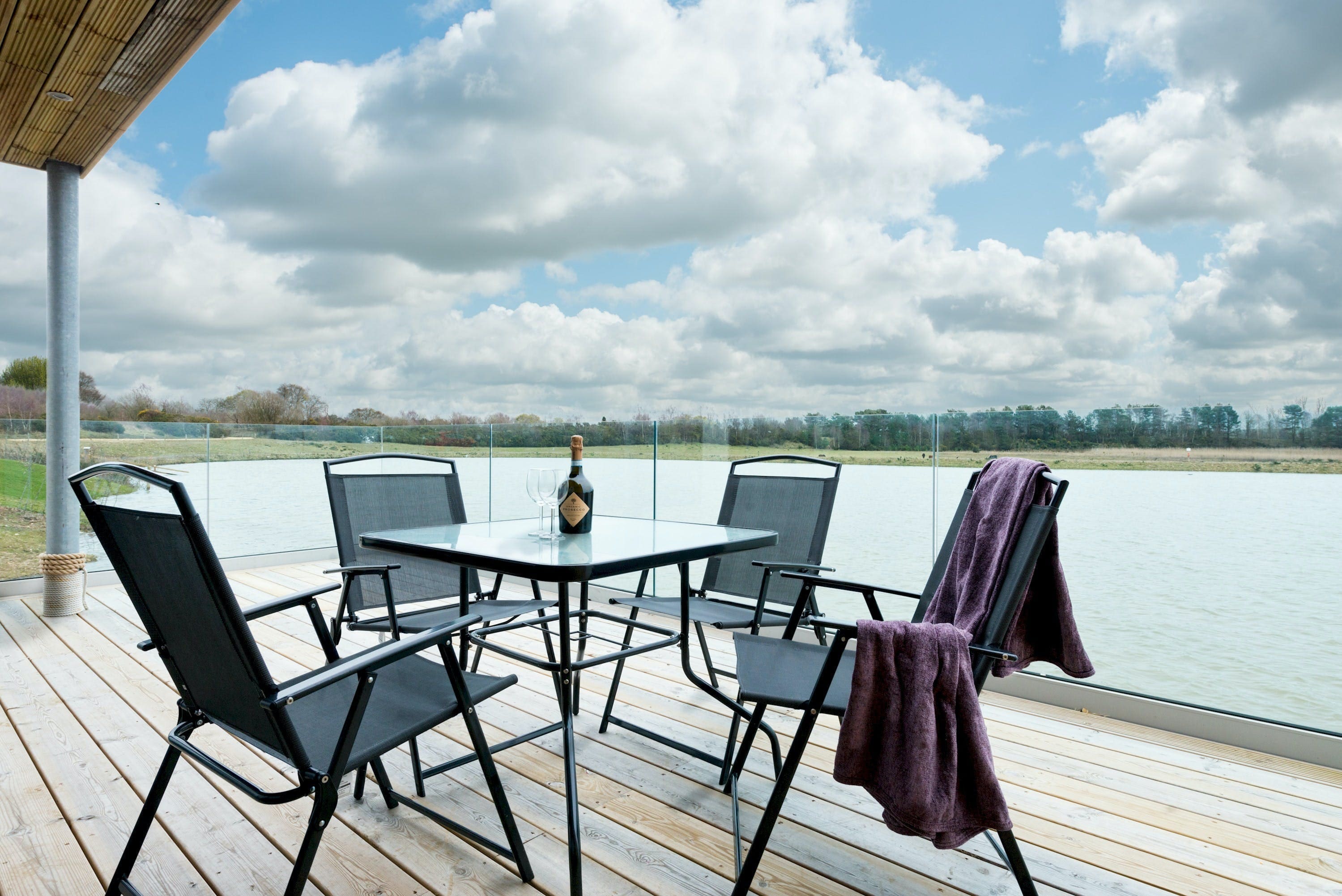 Apartment Lodmoor Weymouth: Luxury 4-Bedroom Apartment with Pool and Lake Access, Weymouth