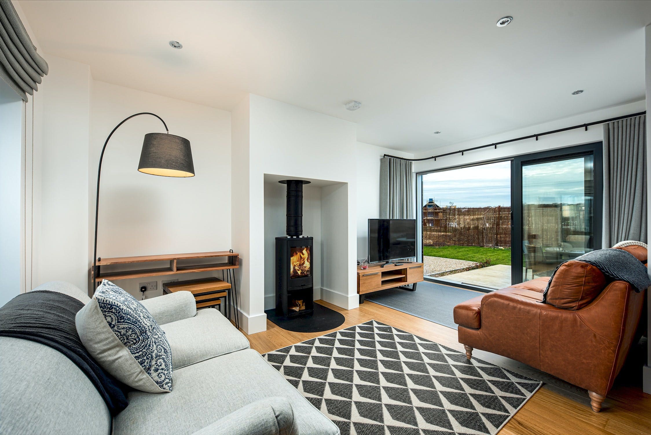 House Gloaming Radipole Weymouth: Charming 3-Bedroom Apartment Rental with Seaview and Pool, Weymouth