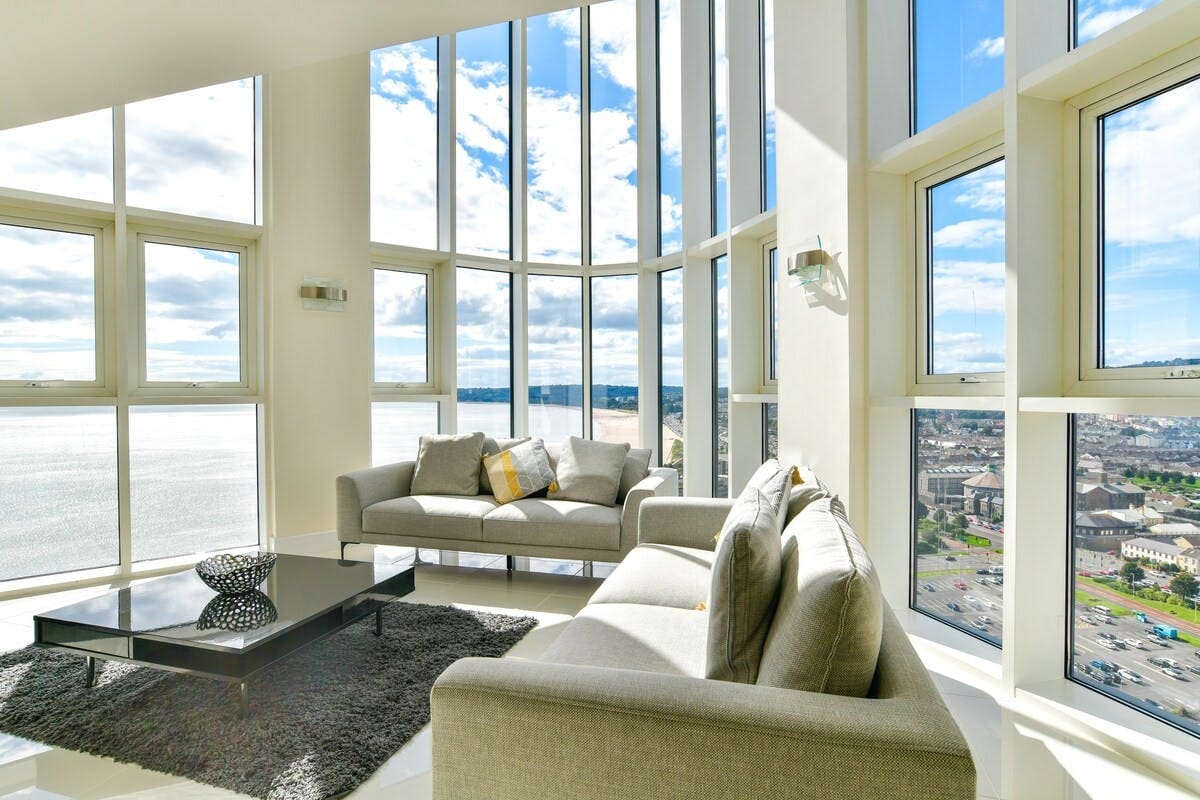 Apartment Mumbles Swansea: Modern 3-Bedroom Apartment with Seaviews near Beach, Swansea