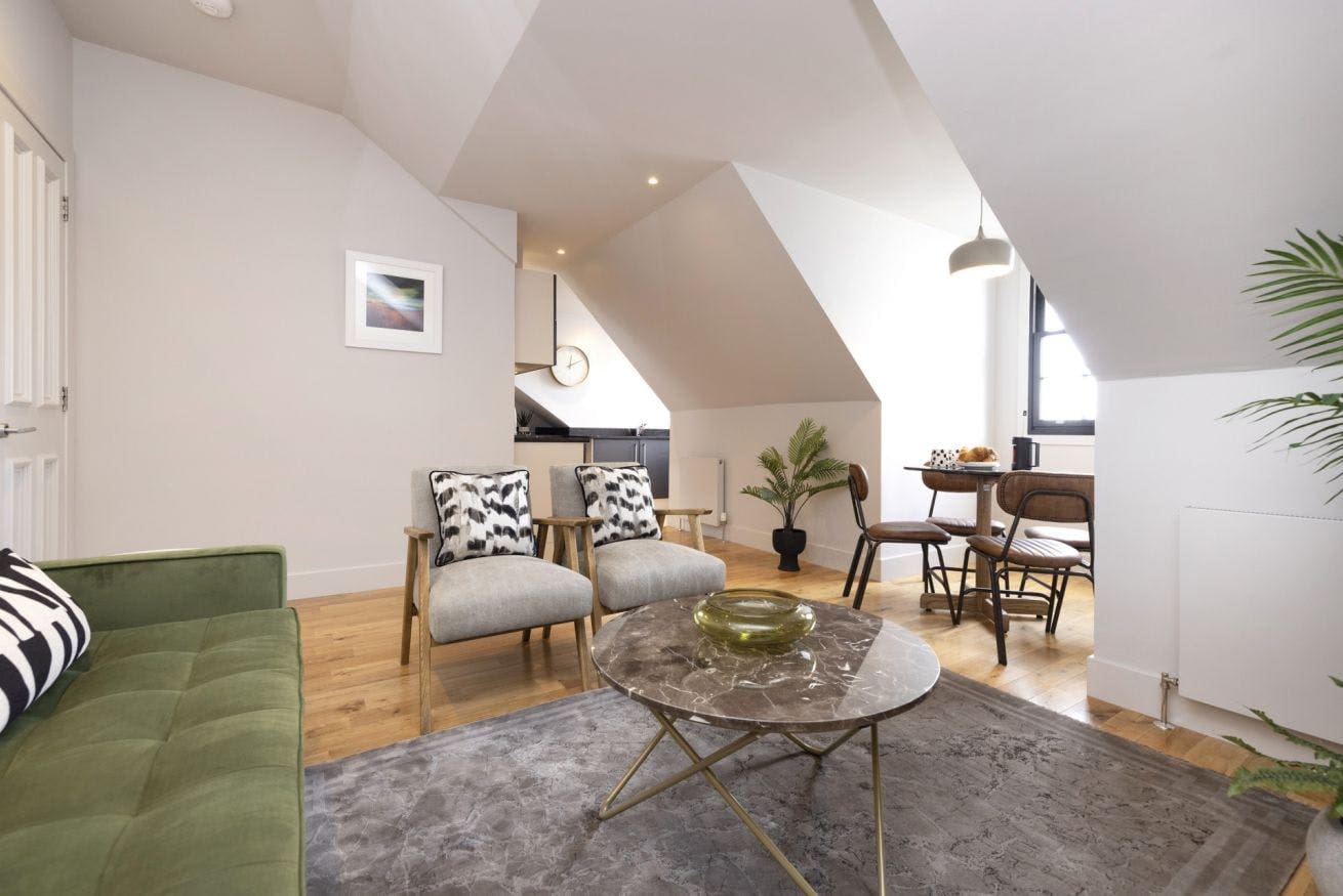Apartment Ramsay New Town: Charming 2-Bedroom Apartment Rental with Family-Friendly Comfort, New Town Edinburgh