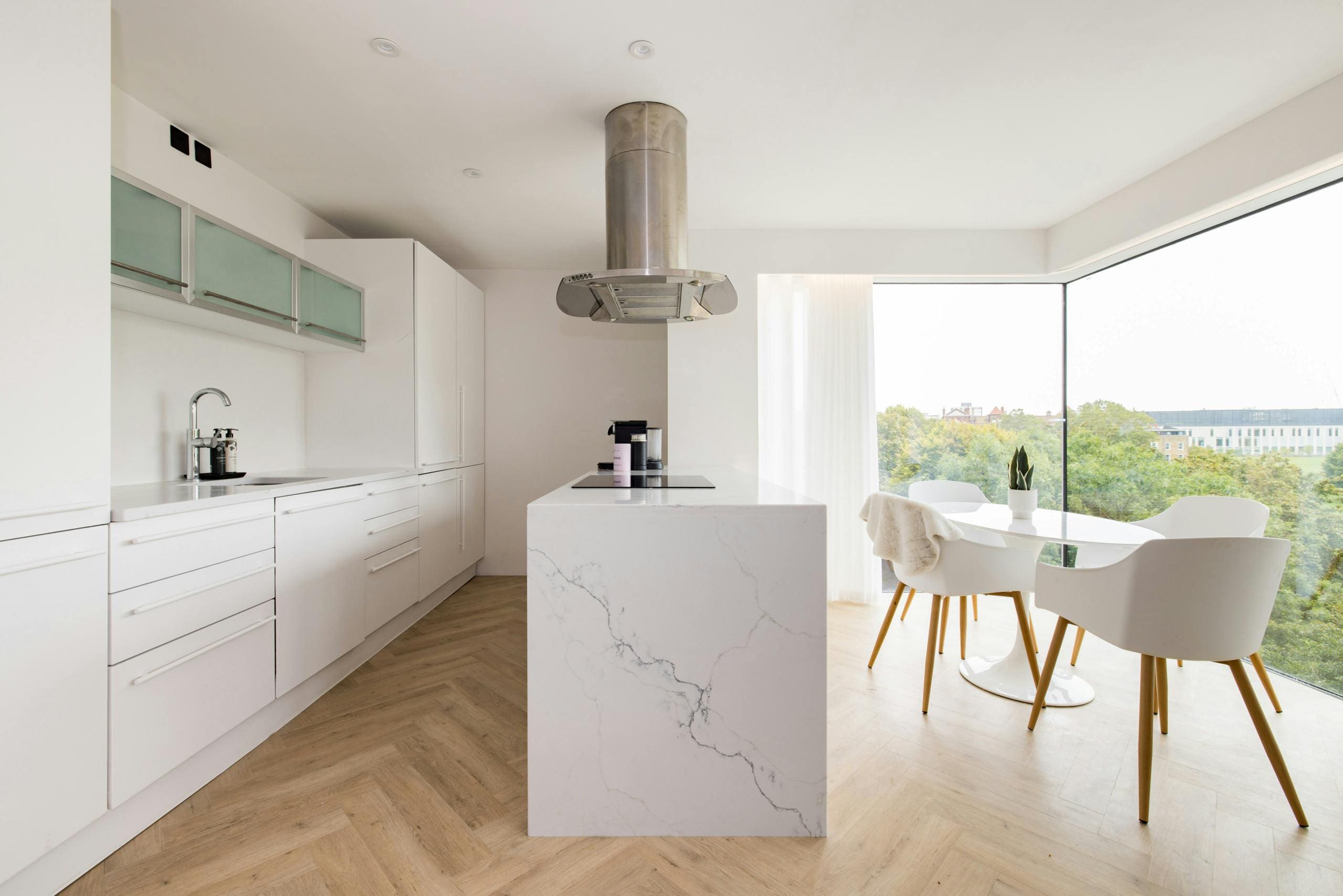 Apartment Regents Hoxton: Contemporary 2-Bedroom Apartment Rental with Balcony, Hoxton London