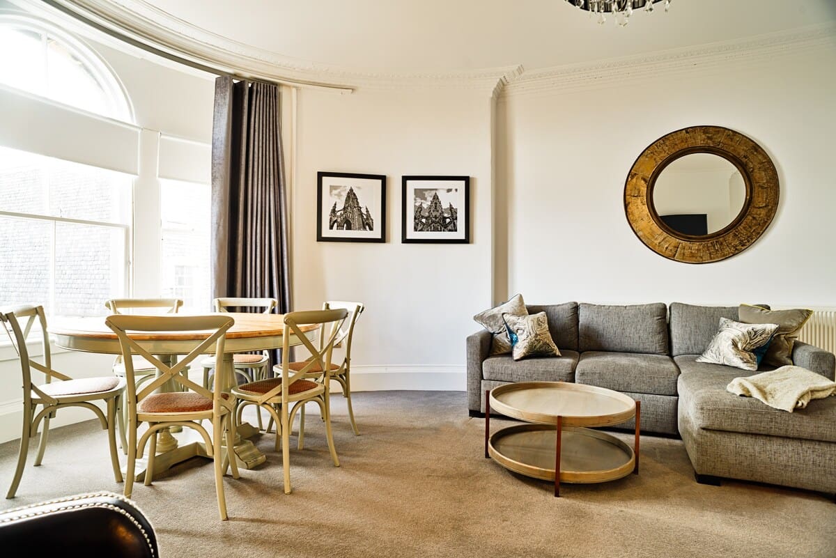Apartment Riddle Calton: Charming 2-Bedroom Apartment Rental with Castle Views, New Town Edinburgh