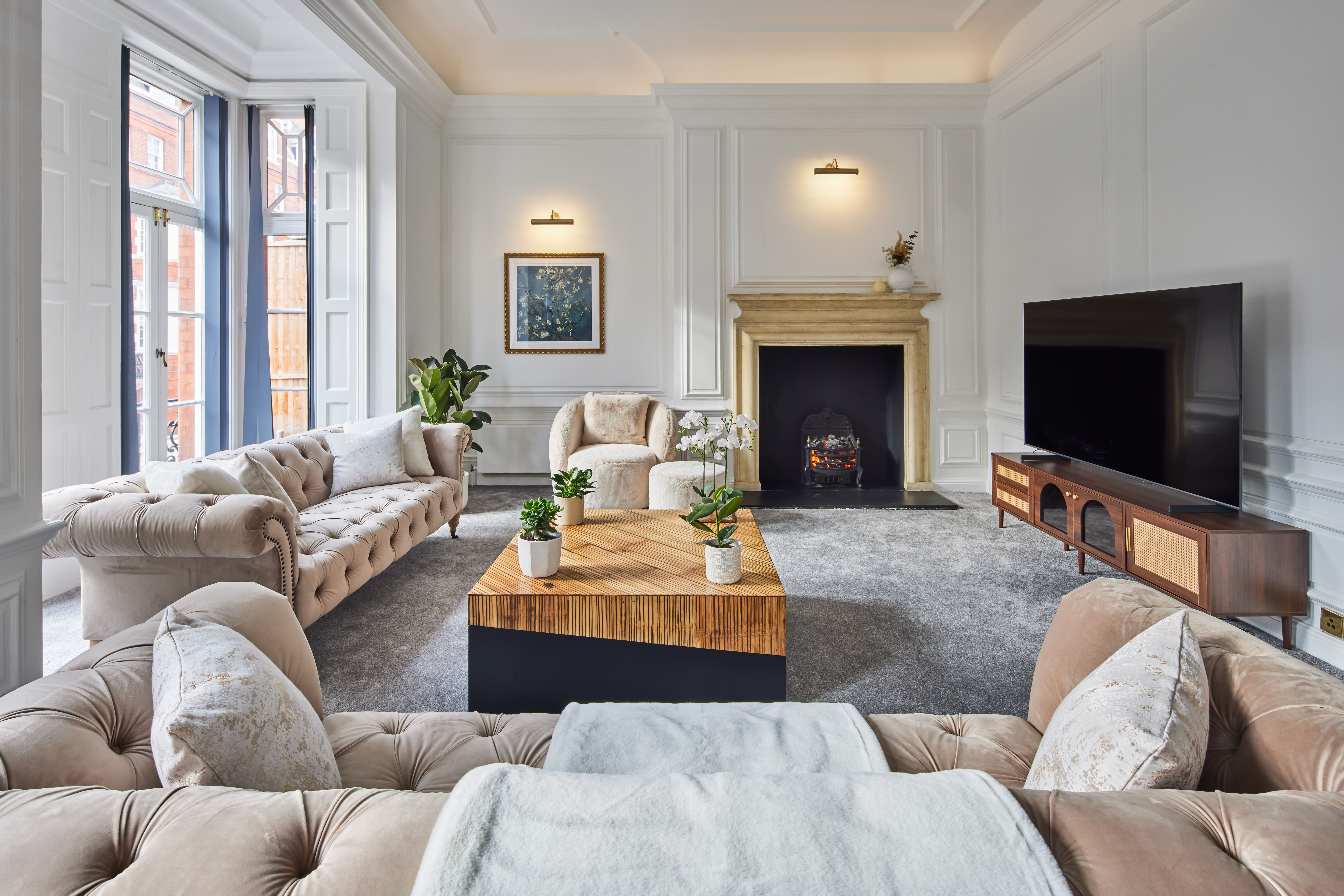 Apartment Savile Mayfair: Elegant 3-Bedroom Apartment Rental with High Ceilings in Mayfair, London