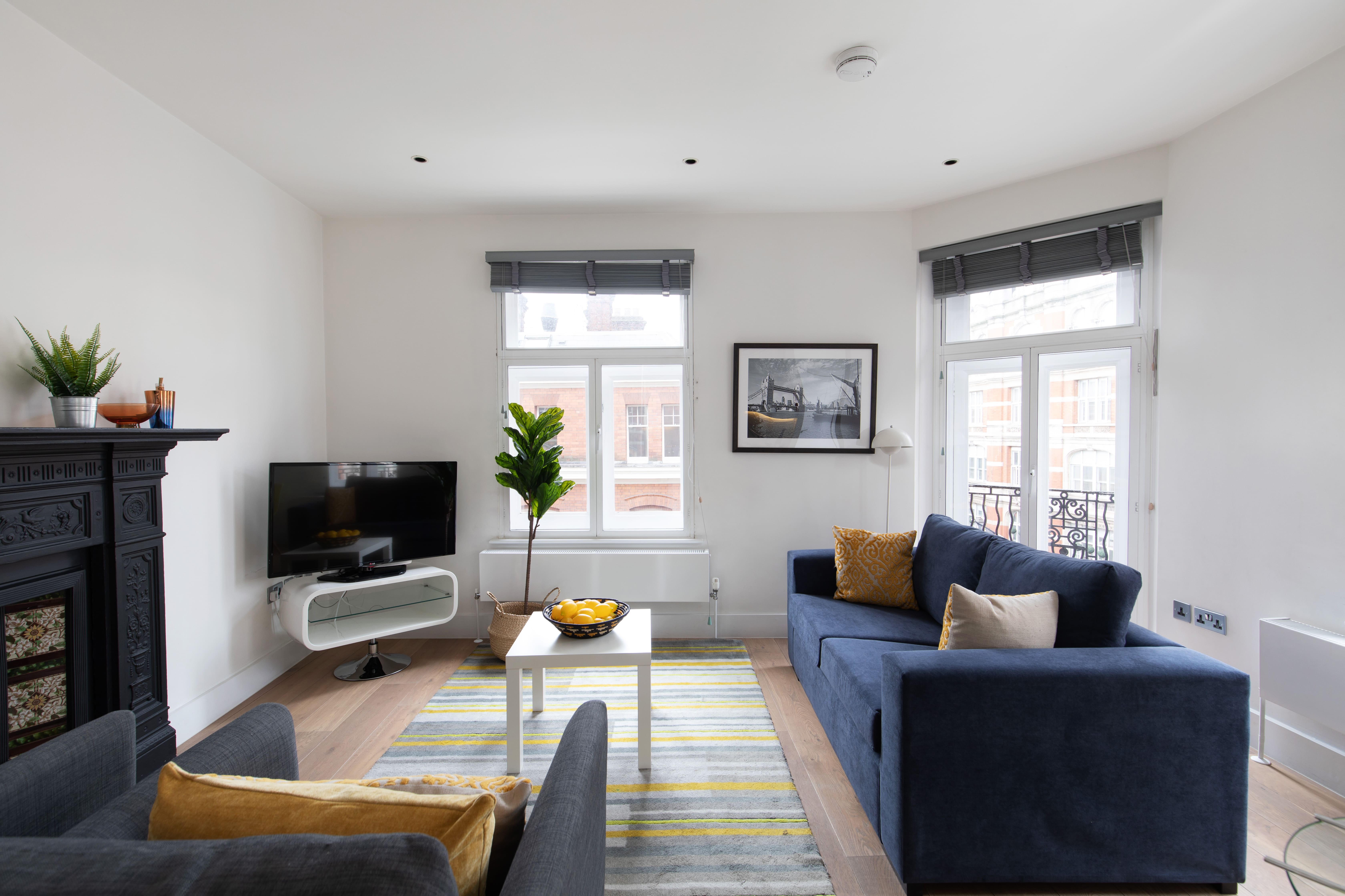 Apartment Sondheim London: Stylish 2-Bedroom Apartment Rental with Family Features in The West End