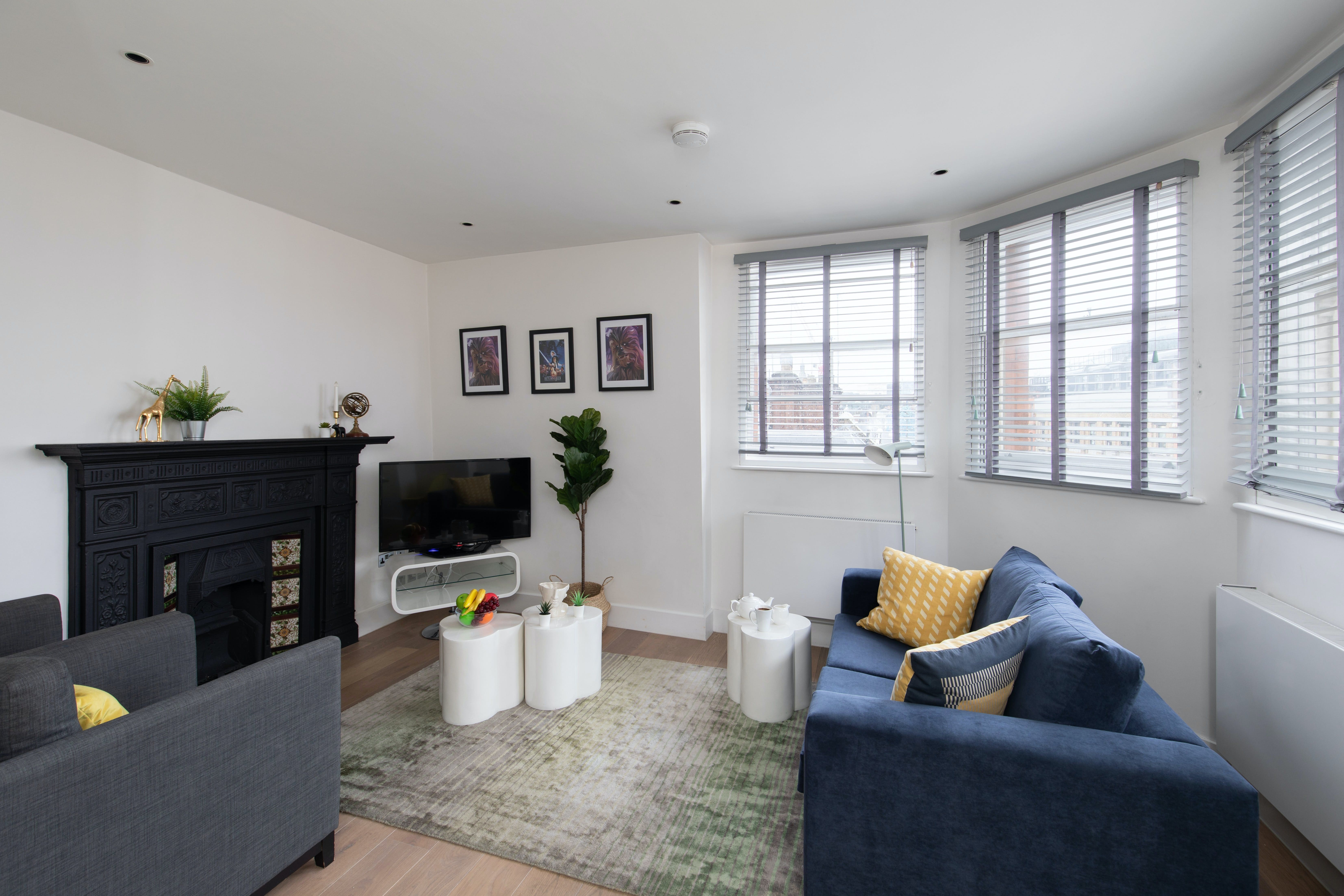 Apartment Sondheim West End: Stylish 2-Bedroom Apartment Rental with Theatre Views, West End London
