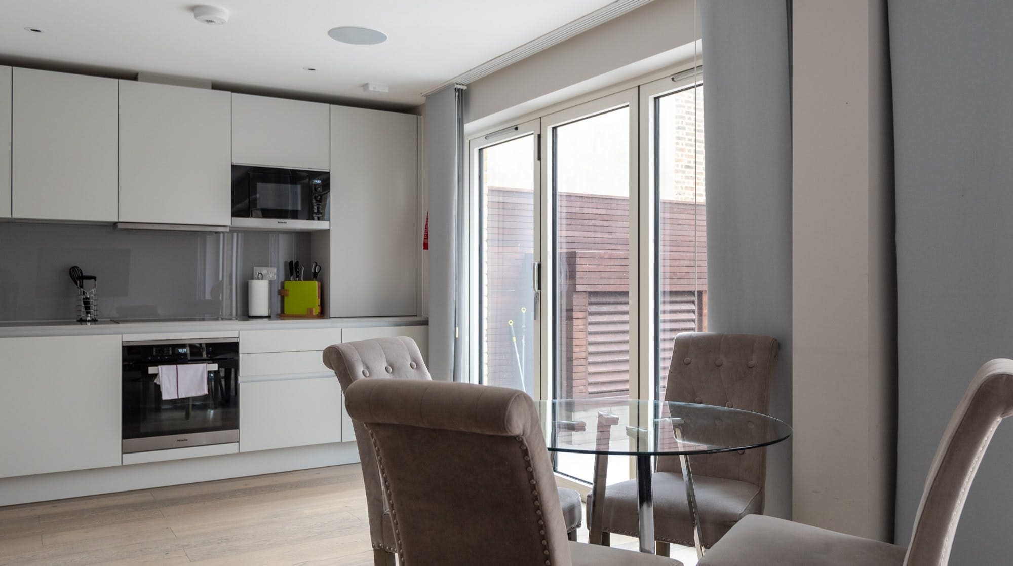 House Gloaming Tufton Westminster: Modern 2-Bedroom Apartment Rental with Private Terrace in Westminster, London