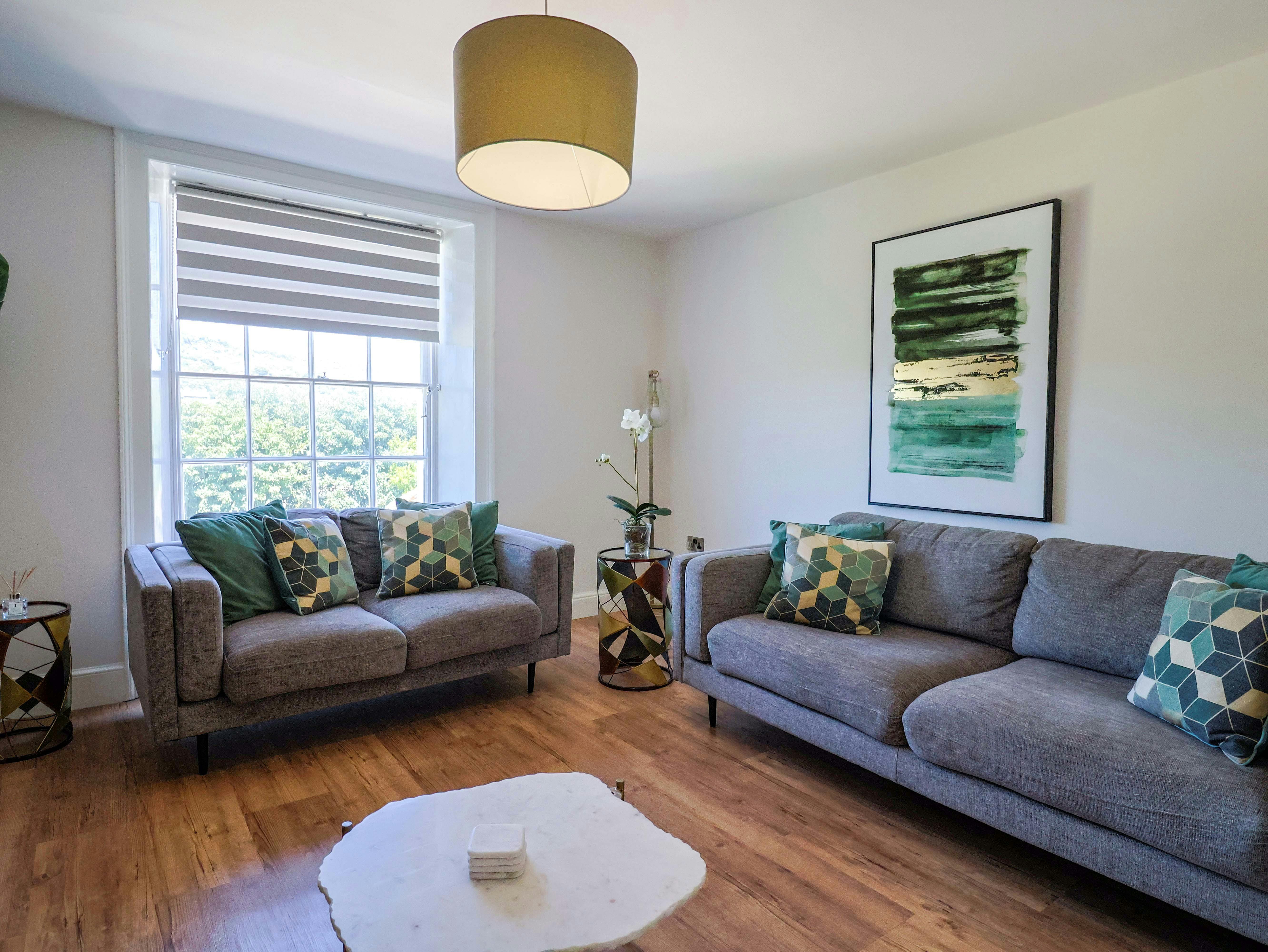 Apartment Undercliff Lyme Regis: Charming 2-Bedroom Apartment with Seaview and Beach Nearby, Lyme Regis