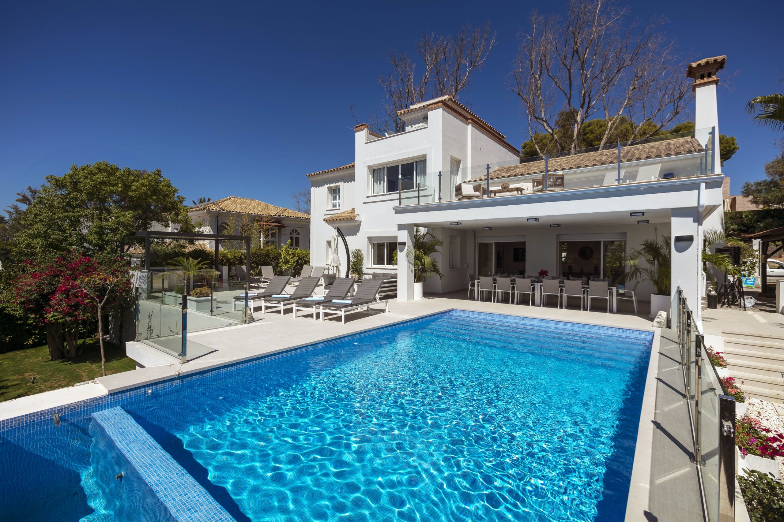Villa Alborada Calahonda Costa Del Sol: Luxury 5-Bedroom Apartment with Seaview and Sauna, Costa Del Sol