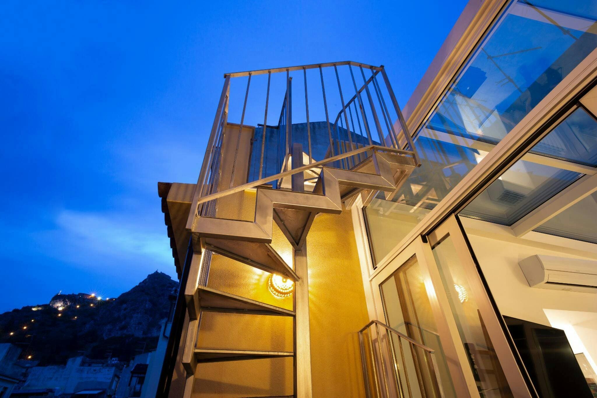 Casa Alcantara Taormina: Charming 2-Bedroom Townhouse Rental with Sea Views in Taormina