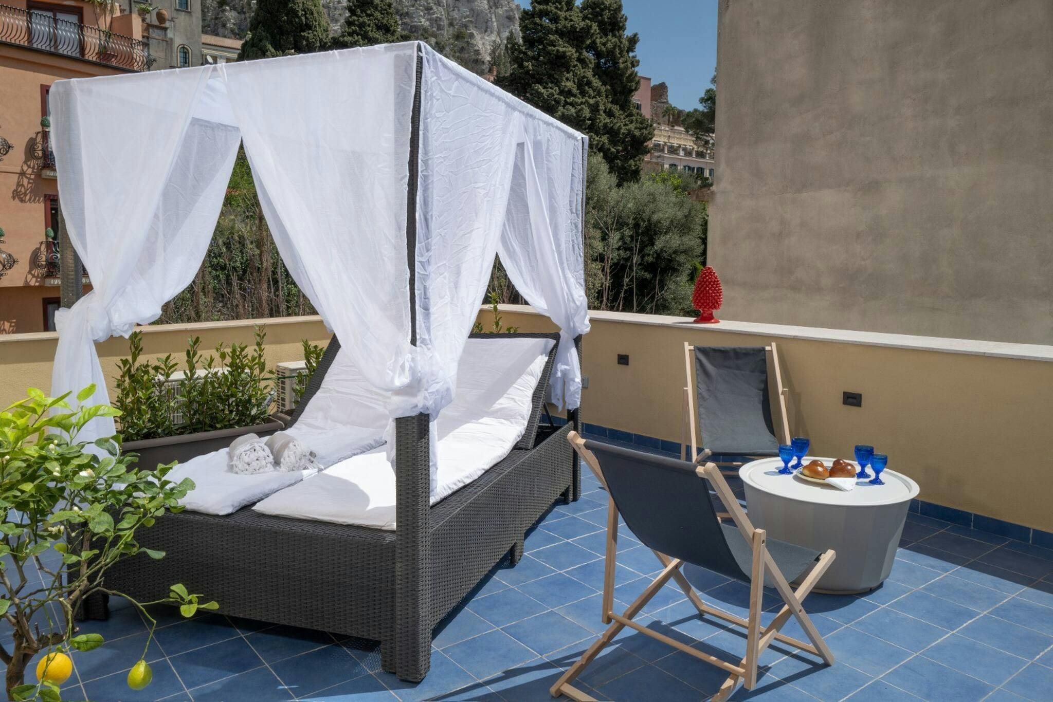 Casa Alcantara Taormina: Charming 2-Bedroom Townhouse Rental with Sea Views in Taormina