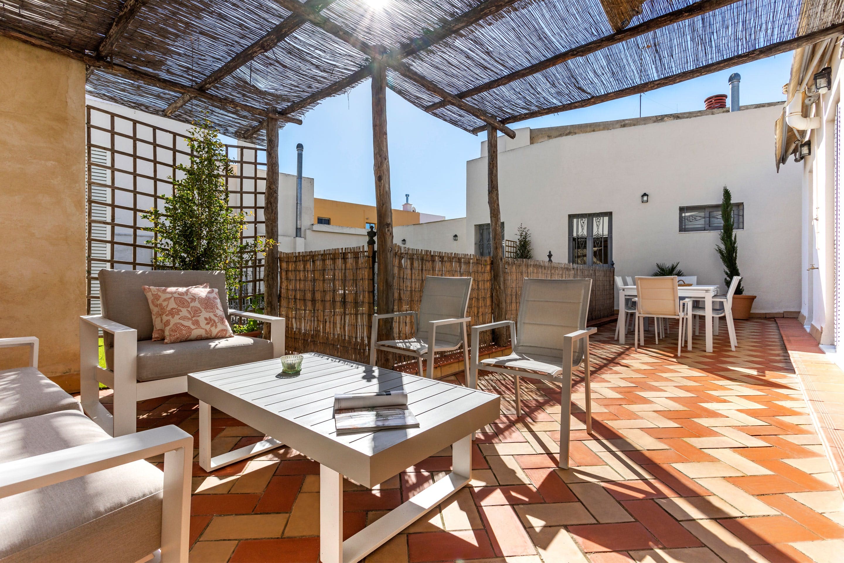 Casa Alfalfa Sevilla: Spacious 3-Bedroom Apartment Rental with Terrace in Sevilla Alfalfa