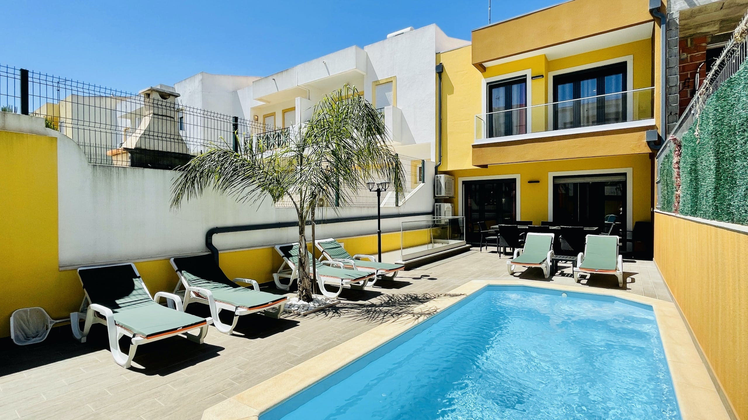 Casa Alfazema Albufeira Albufeira 3: Luxury 5-Bedroom Apartment with Private Pool and Beach Nearby, Albufeira