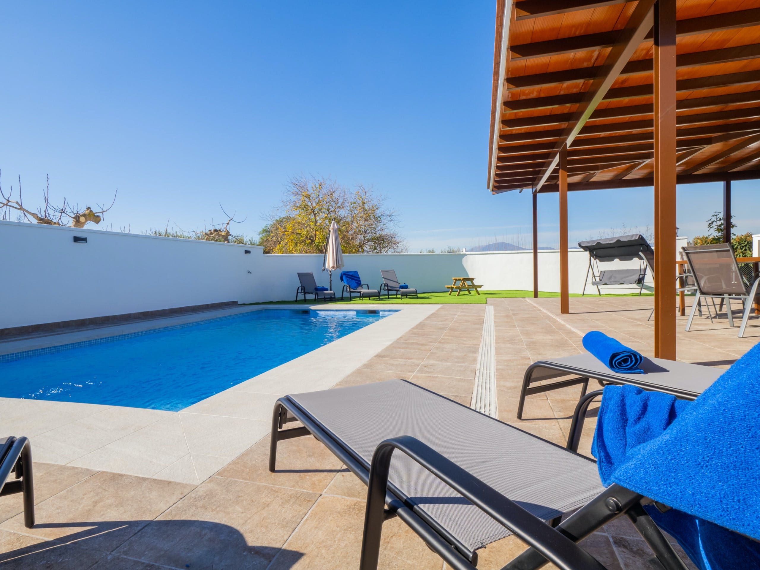 Casa Algarrobo Cártama: Spacious 3-Bedroom Apartment with Private Pool, Valle del Guadalhorce