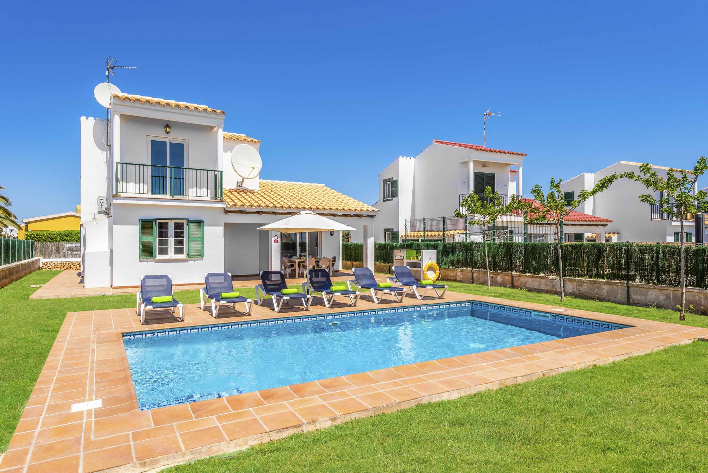 Casa Algendar Ciutadella: Spacious 3-Bedroom Apartment with Pool and Sea Views, Ciutadella
