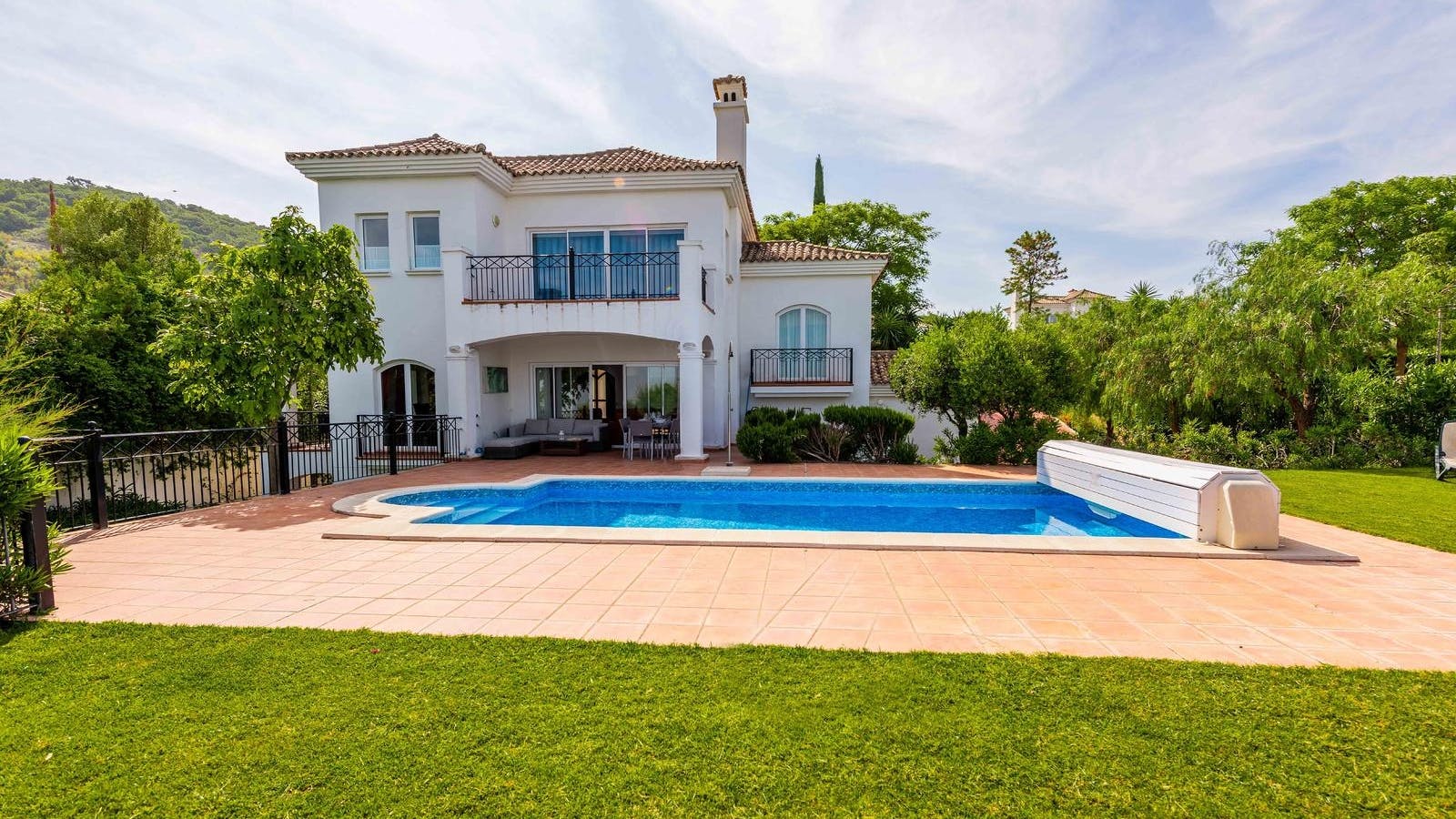 Casa Aljibe Arcos: Spacious 4-Bedroom Apartment with Private Pool in Andalusia, Arcos
