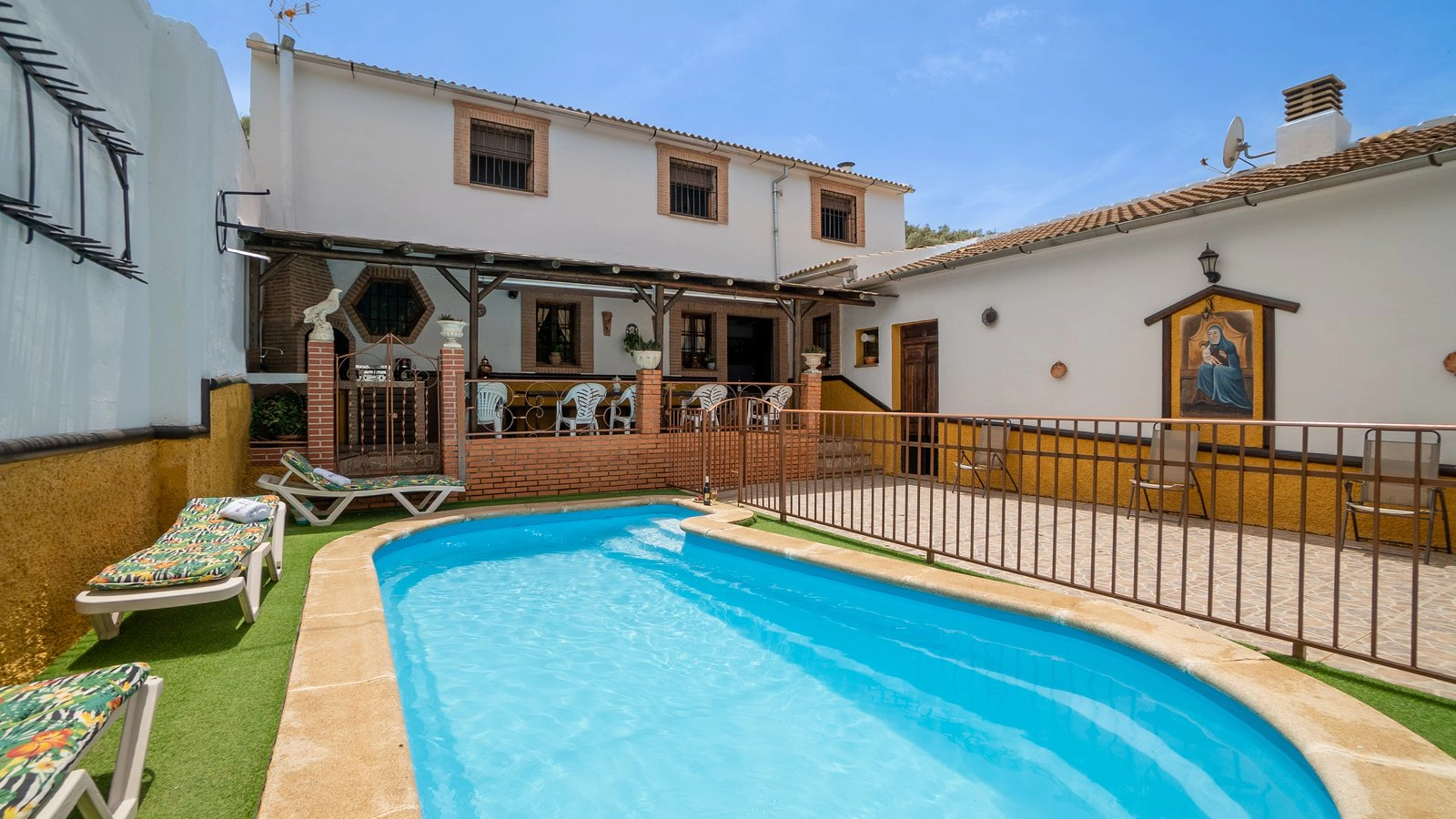Casa Almazara Villanueva: Spacious 8-Bedroom Apartment with Pool and Sea Views, Malaga Region