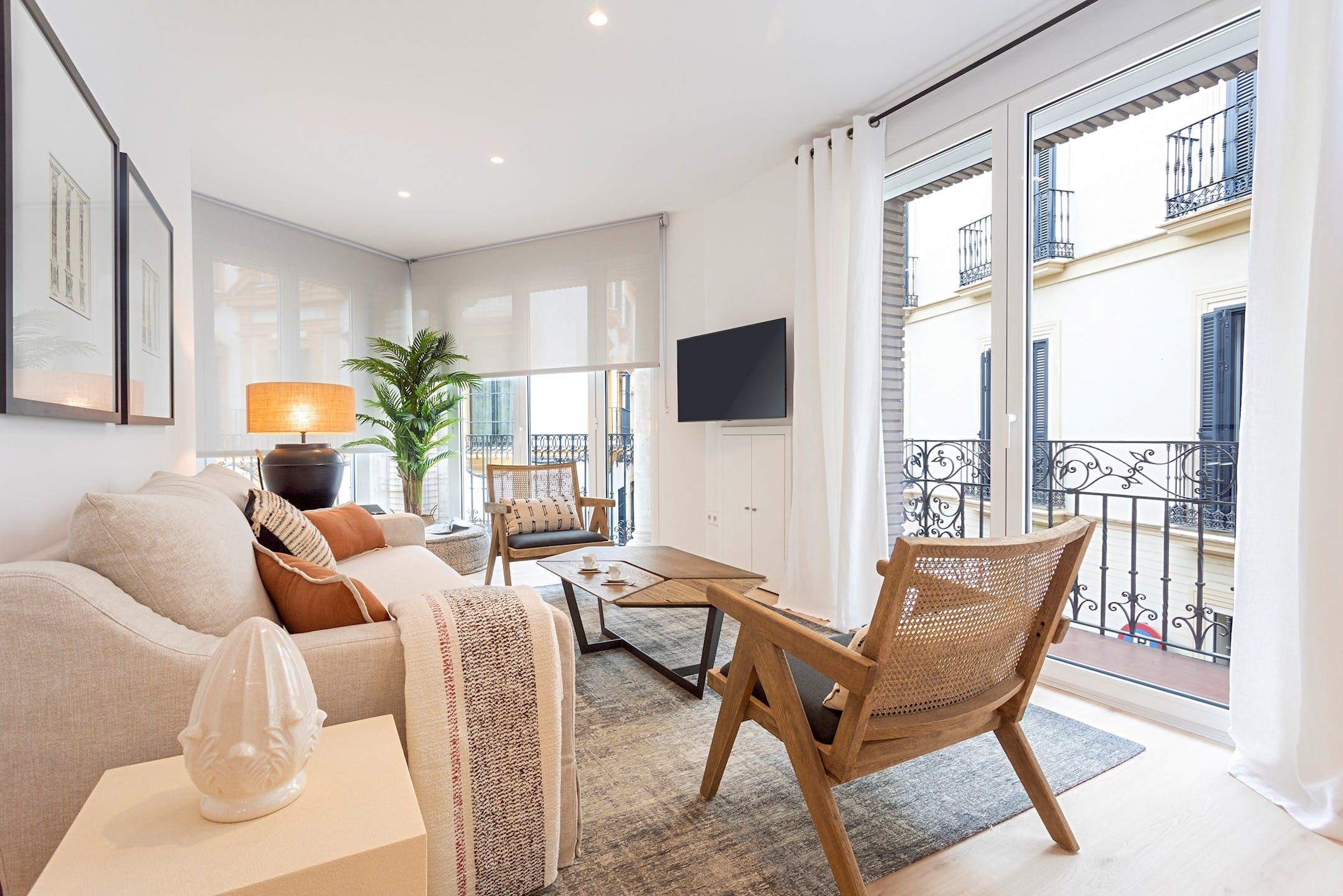 Casa Almenilla Alfalfa: Stylish 3-Bedroom Apartment with Air-Con in Sevilla Alfalfa