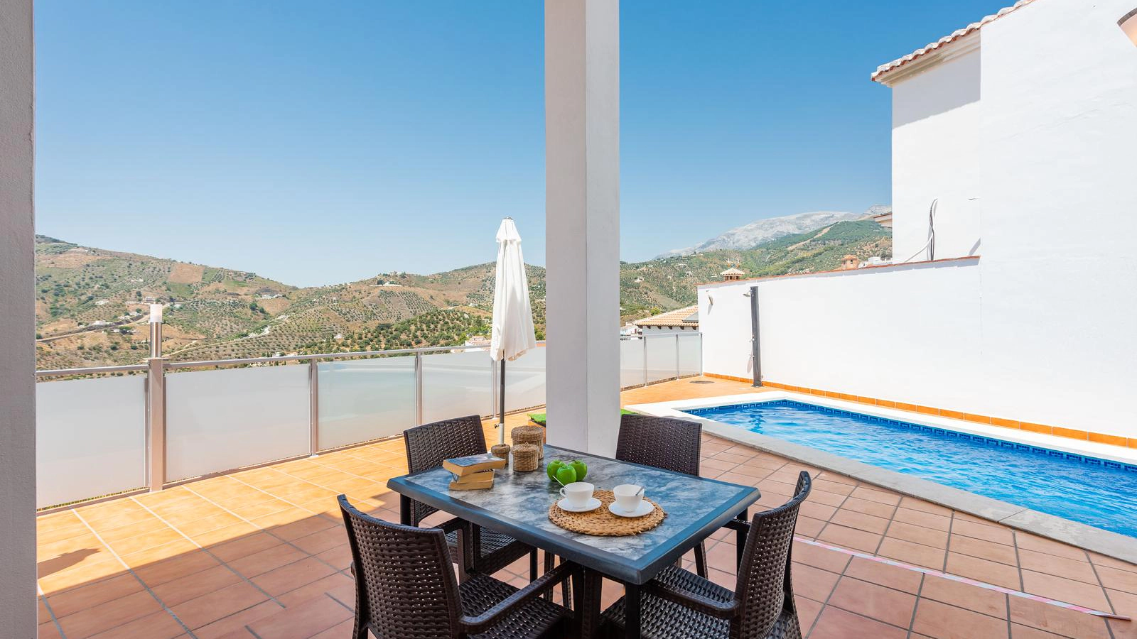 Casa Almijara Canillas: Spacious 5-Bedroom Apartment with Private Pool and Sea Views, Axarquia