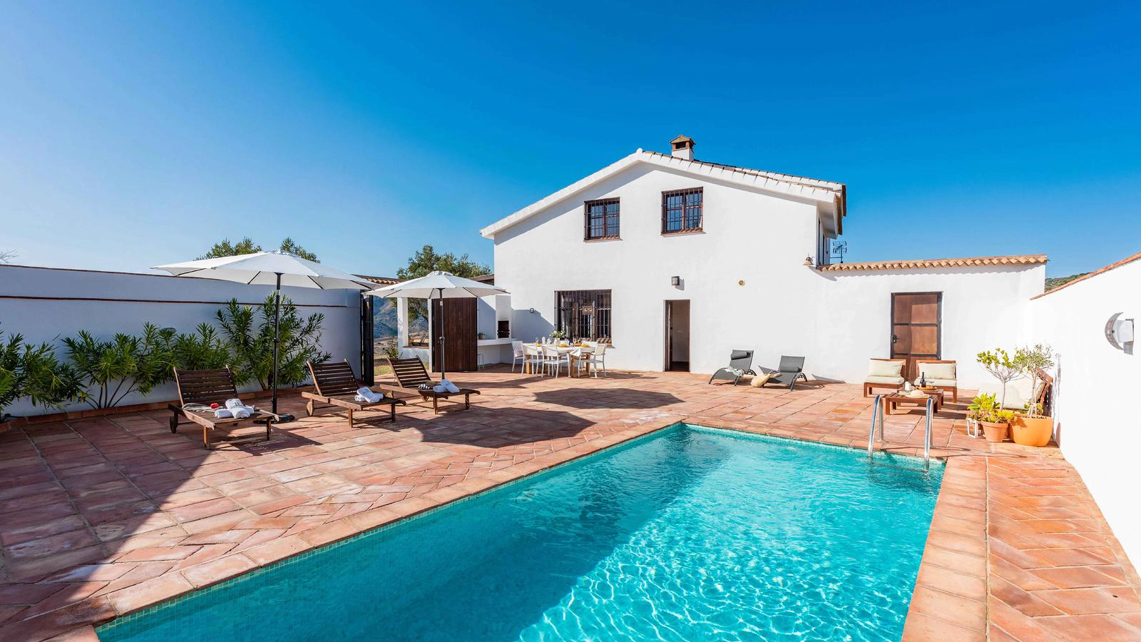 Casa Almijara Cómpeta: Spacious 5-Bedroom Apartment with Private Pool in Axarquia, Malaga Region