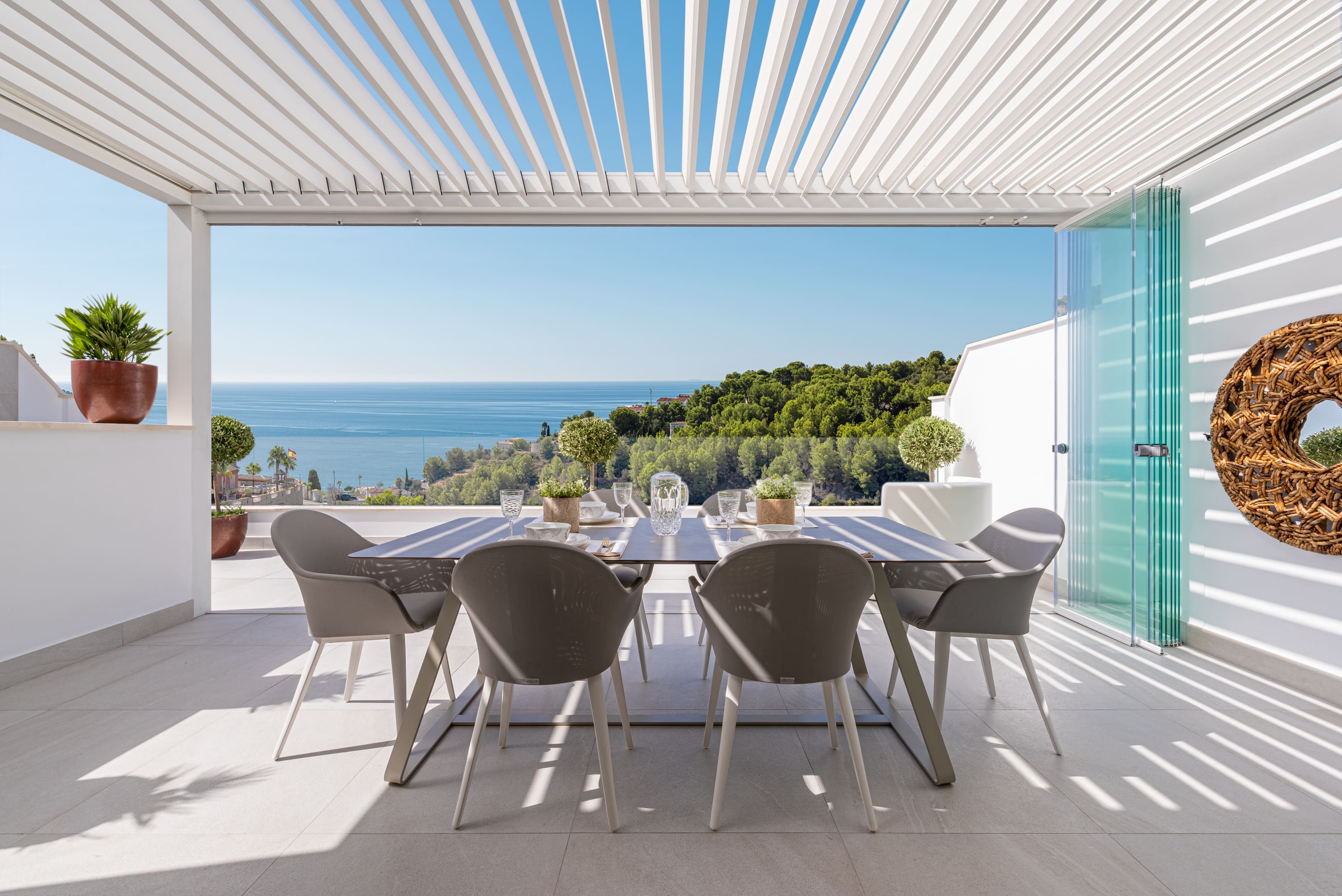 Villa Garbí Maro Nerja: Luxury 3-Bedroom Apartment with Seaview and Pool, Nerja