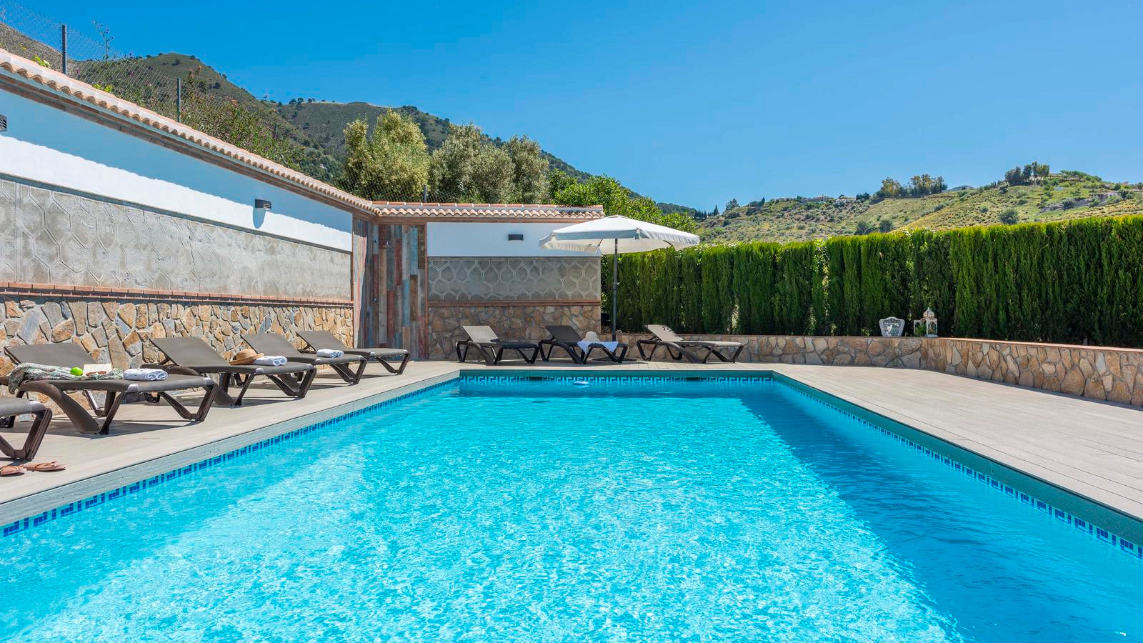 Villa Solano Tubilla Nerja: Spacious 6-Bedroom Apartment with Private Pool and Sea Views in Nerja