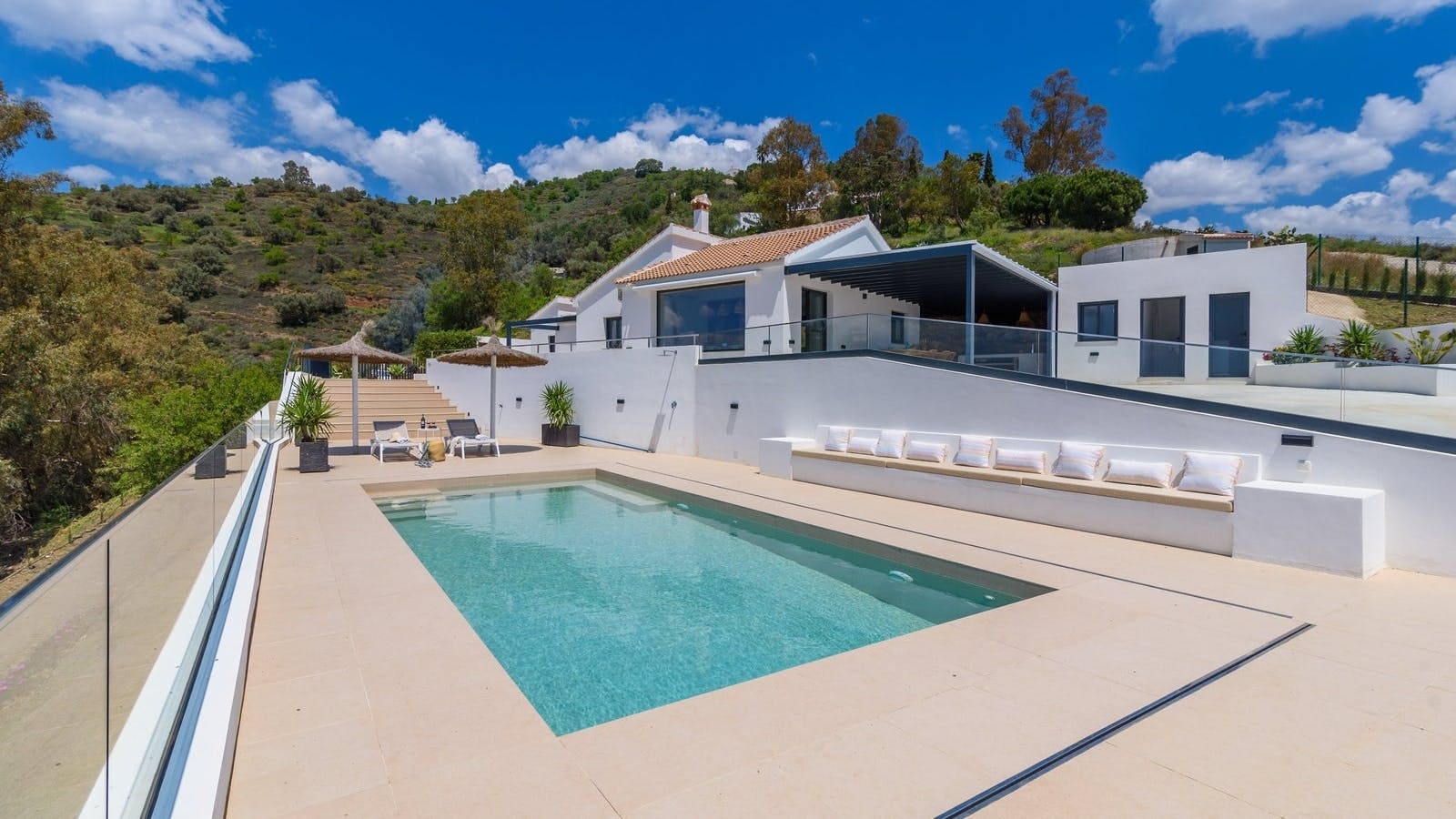 Villa Mestral Nerja Acebuchal Axarquia: Luxury 3-Bedroom Apartment with Seaview and Pool, Axarquia