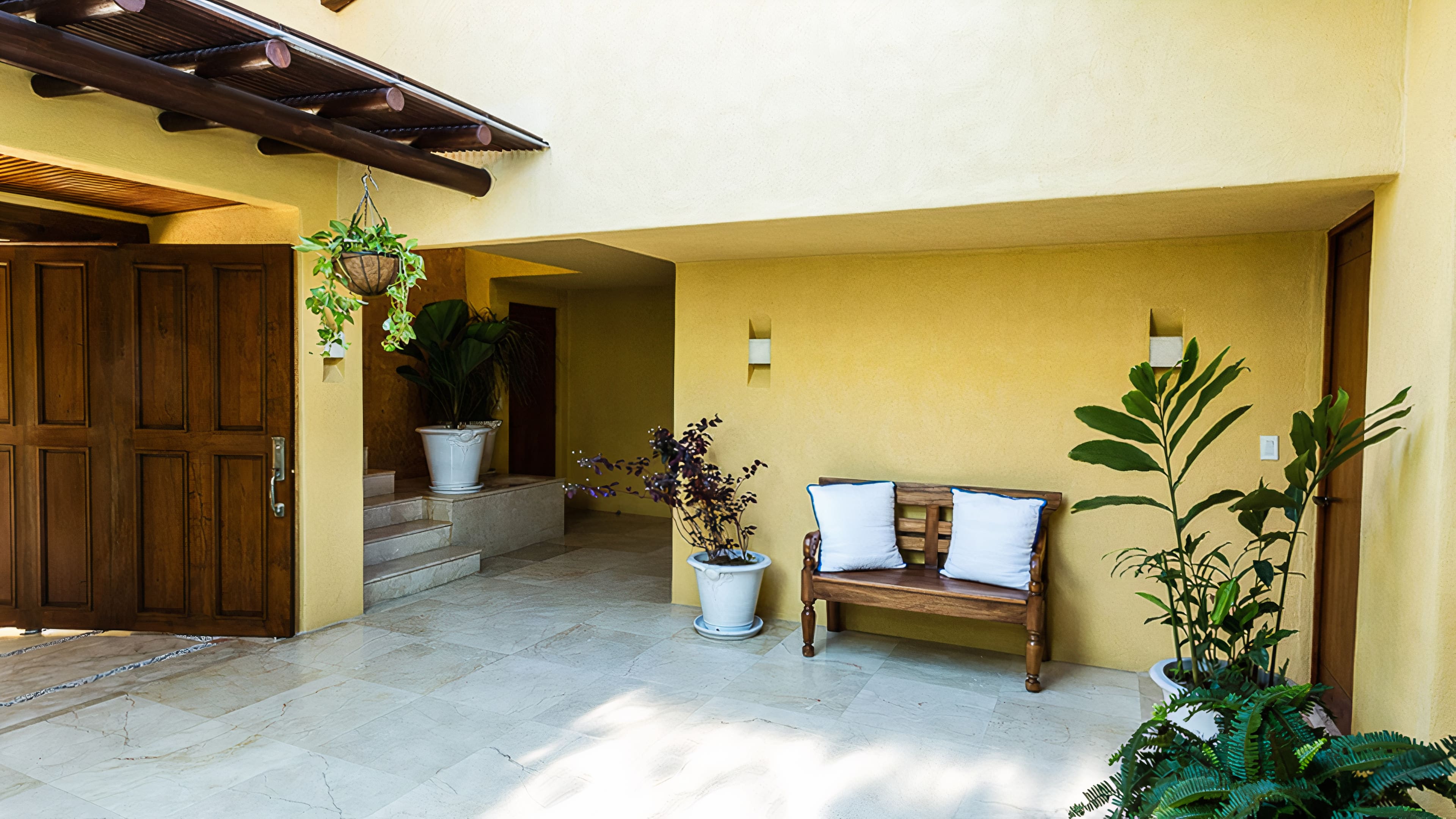 Villa Bermejo Conchas Puerto Vallarta: Spacious 6-Bedroom Apartment with Private Pool, Puerto Vallarta
