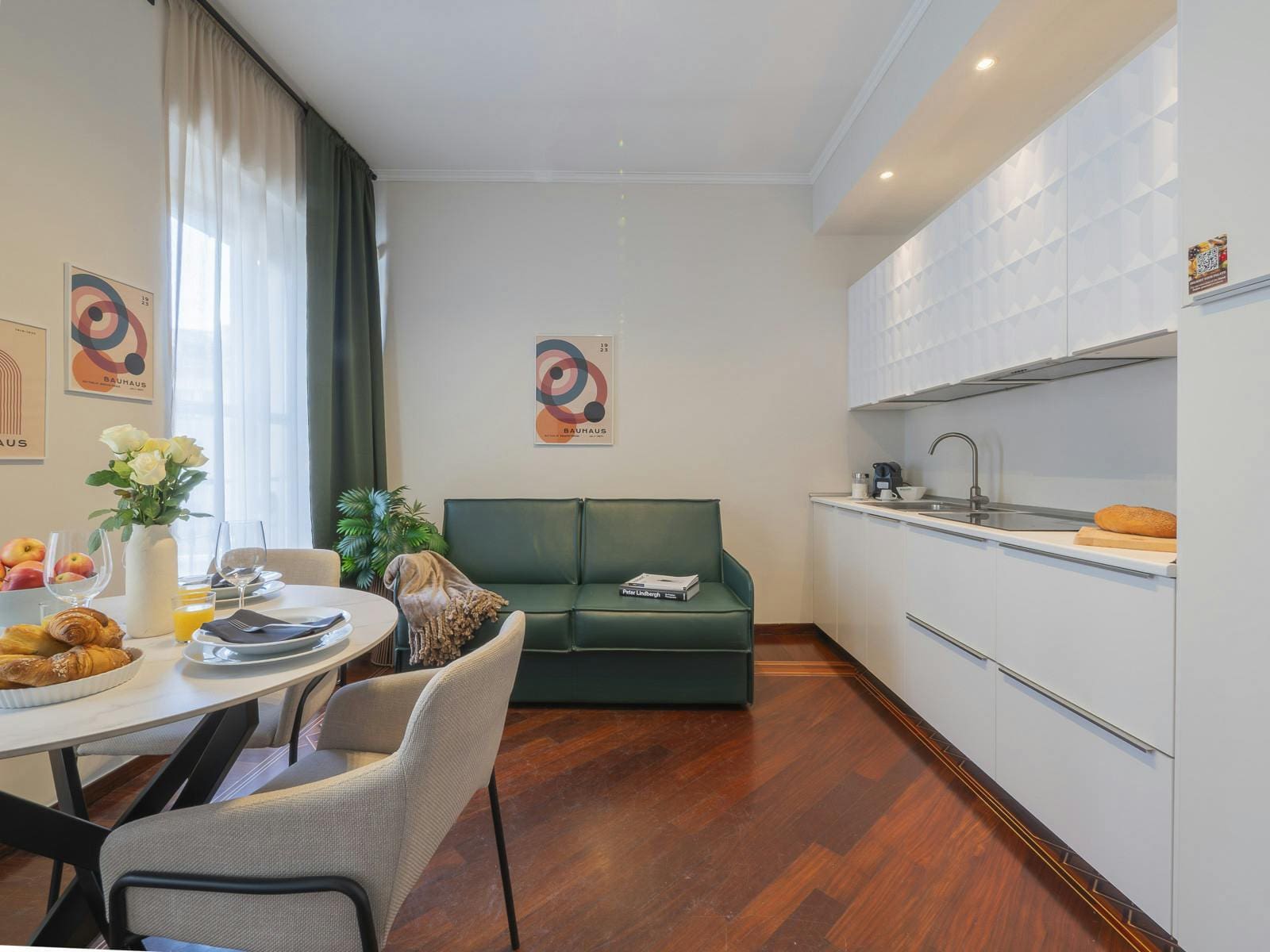 Casa Ambrogino Sanbabila: Stylish 1-Bedroom Apartment with Air Conditioning in San Babila, Milan