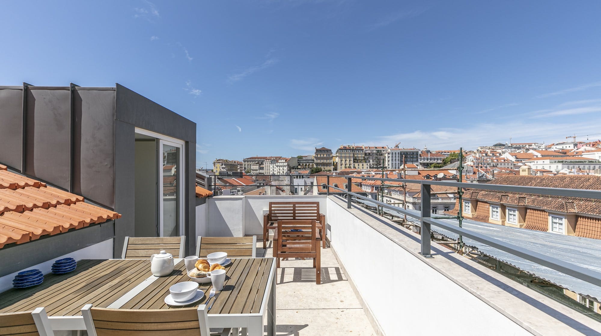 Casa Amendoeira Campo Pequeno Campo Pequeno 6: Luxury 2-Bedroom Apartment with Sea Views, Air-Con, Campo Pequeno Lisbon