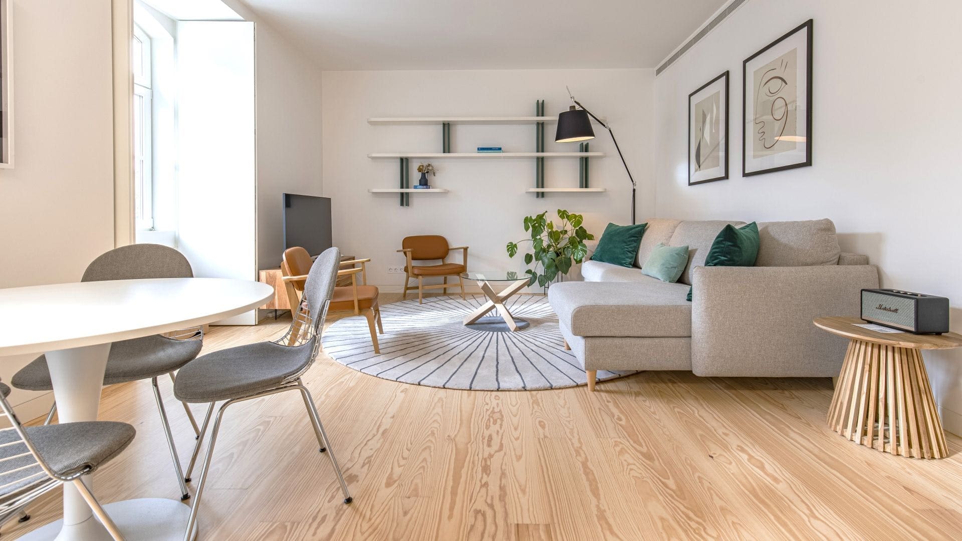Villa Levante Alameda Campo Pequeno: Chic 2-Bedroom Apartment with Sea Views and Air-Con, Campo Pequeno Lisbon