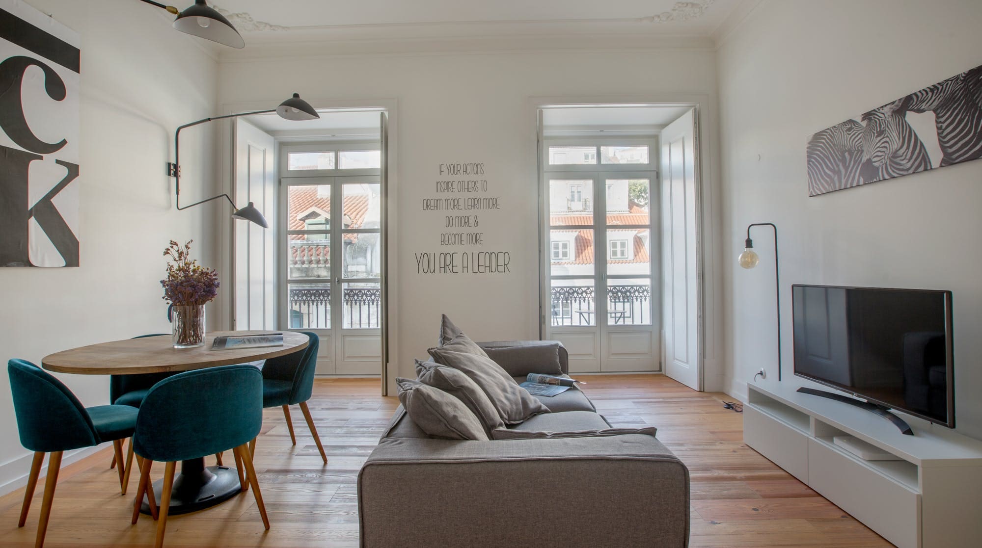 Villa Carmim Madragoa Campo Pequeno: Stylish 1-Bedroom Apartment with Sea Views in Campo Pequeno Lisbon